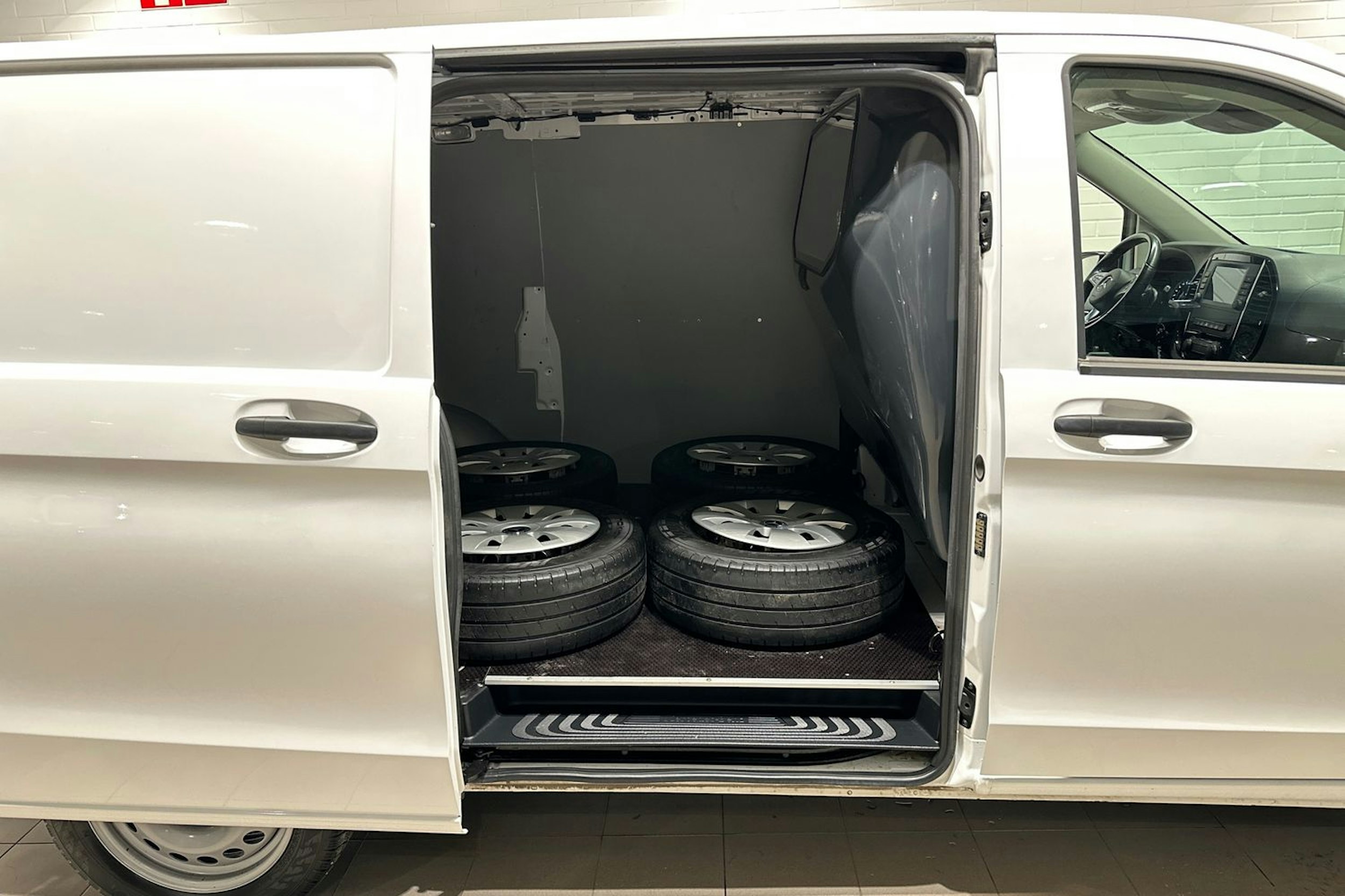 Valkoinen Mercedes-Benz VITO 2022 kuva 23.