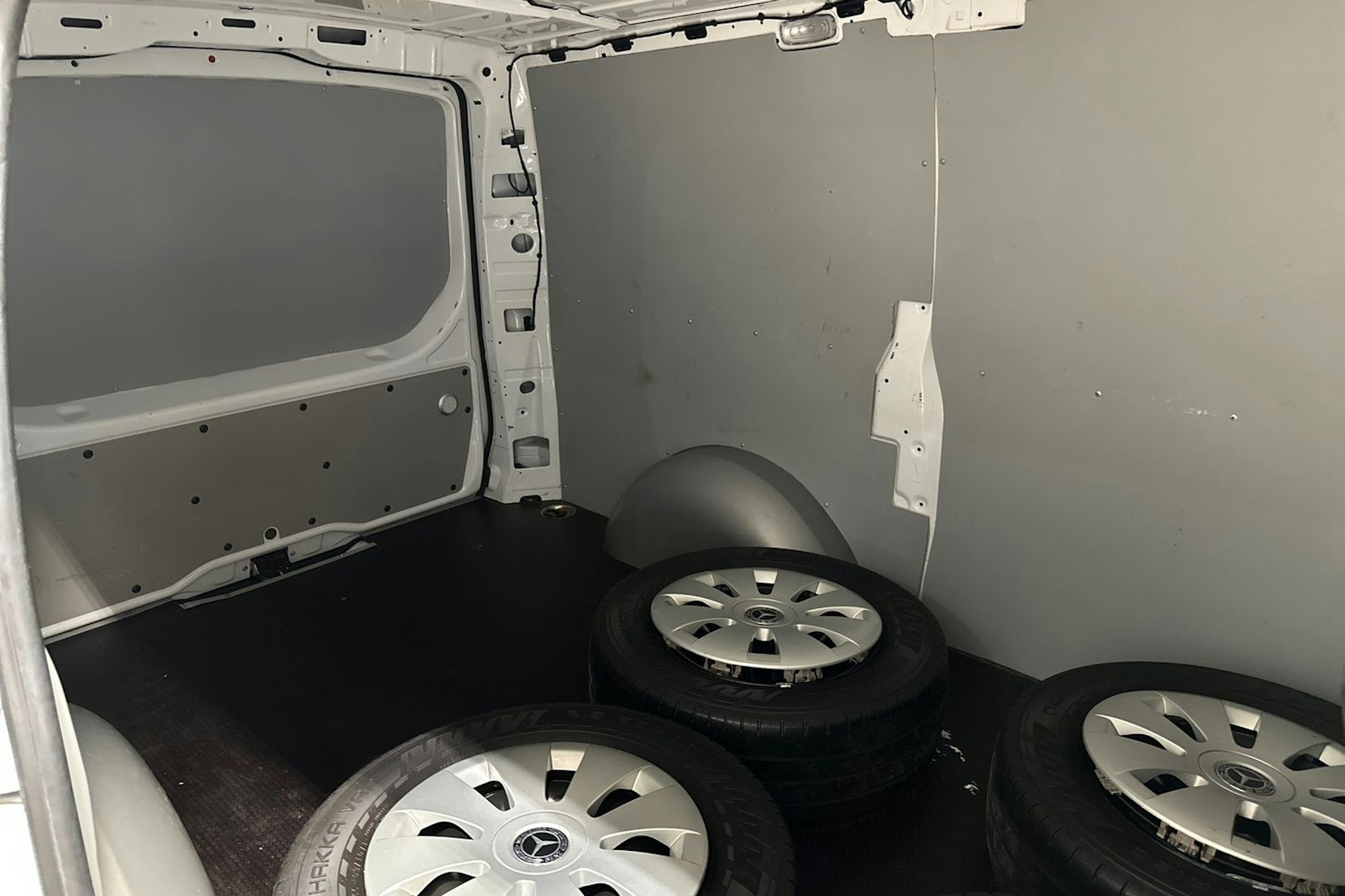 Valkoinen Mercedes-Benz VITO 2022 kuva 24.