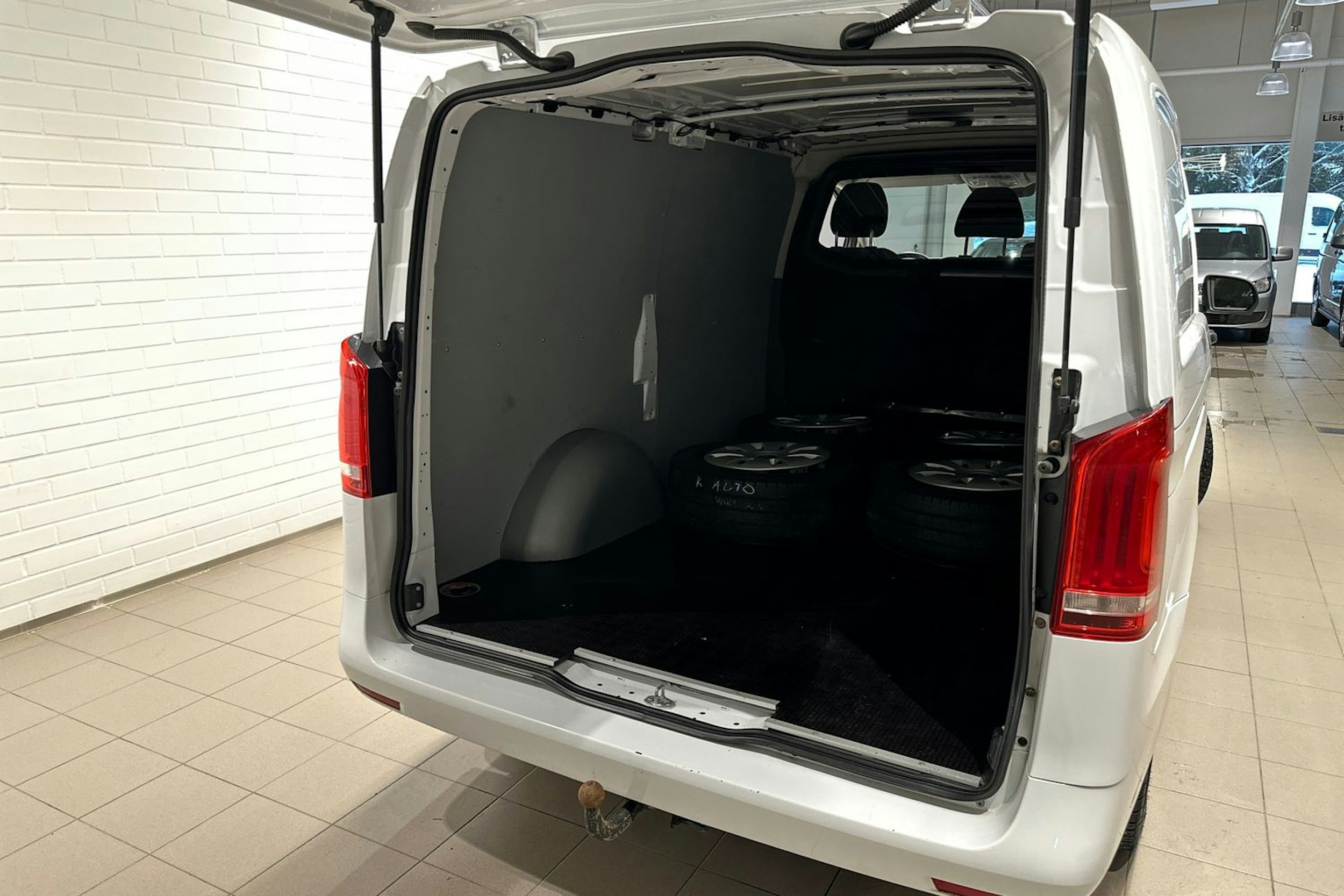 Valkoinen Mercedes-Benz VITO 2022 kuva 26.