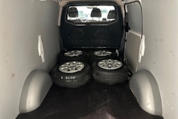 Valkoinen Mercedes-Benz VITO 2022 kuva 27.