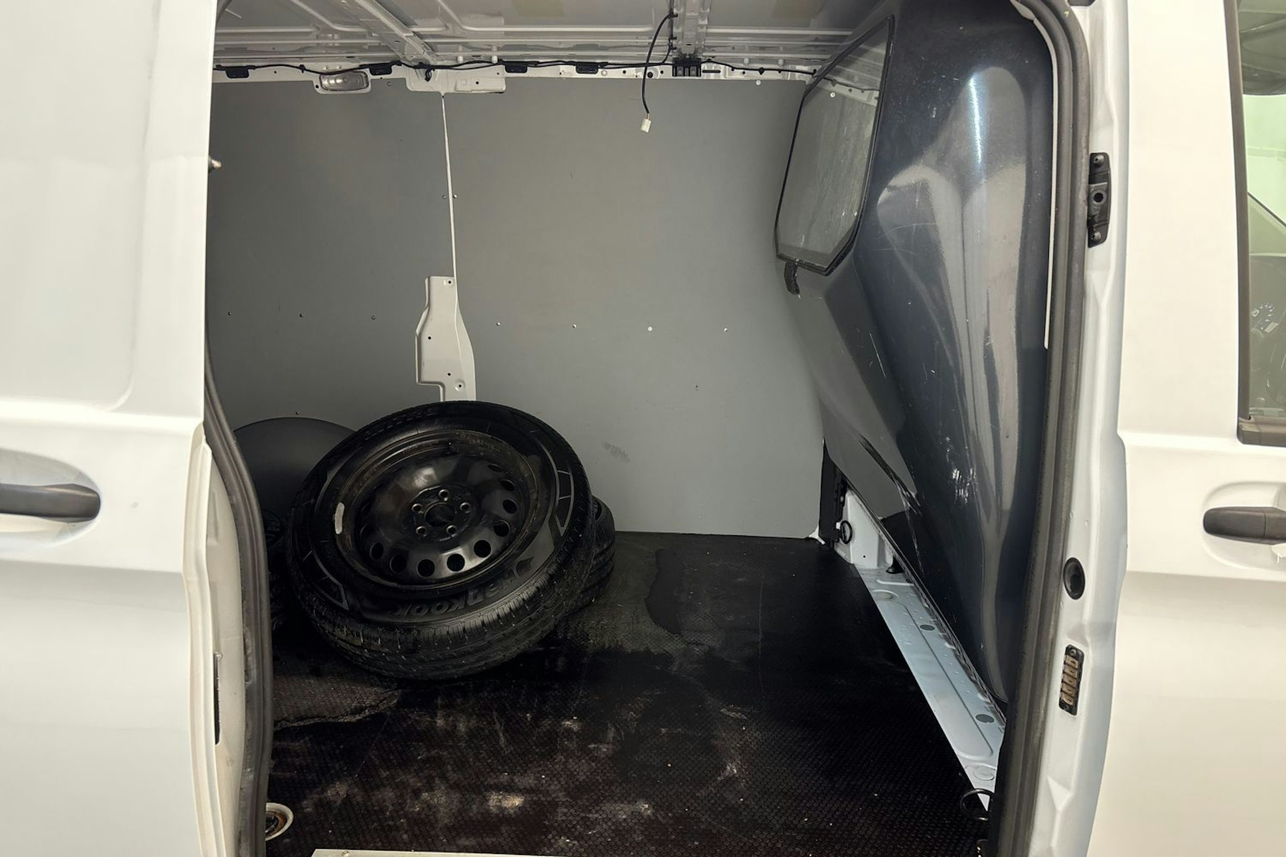 valkoinen Mercedes-Benz Vito 2022 kuva 15.