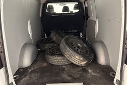 valkoinen Mercedes-Benz Vito 2022 kuva 16.