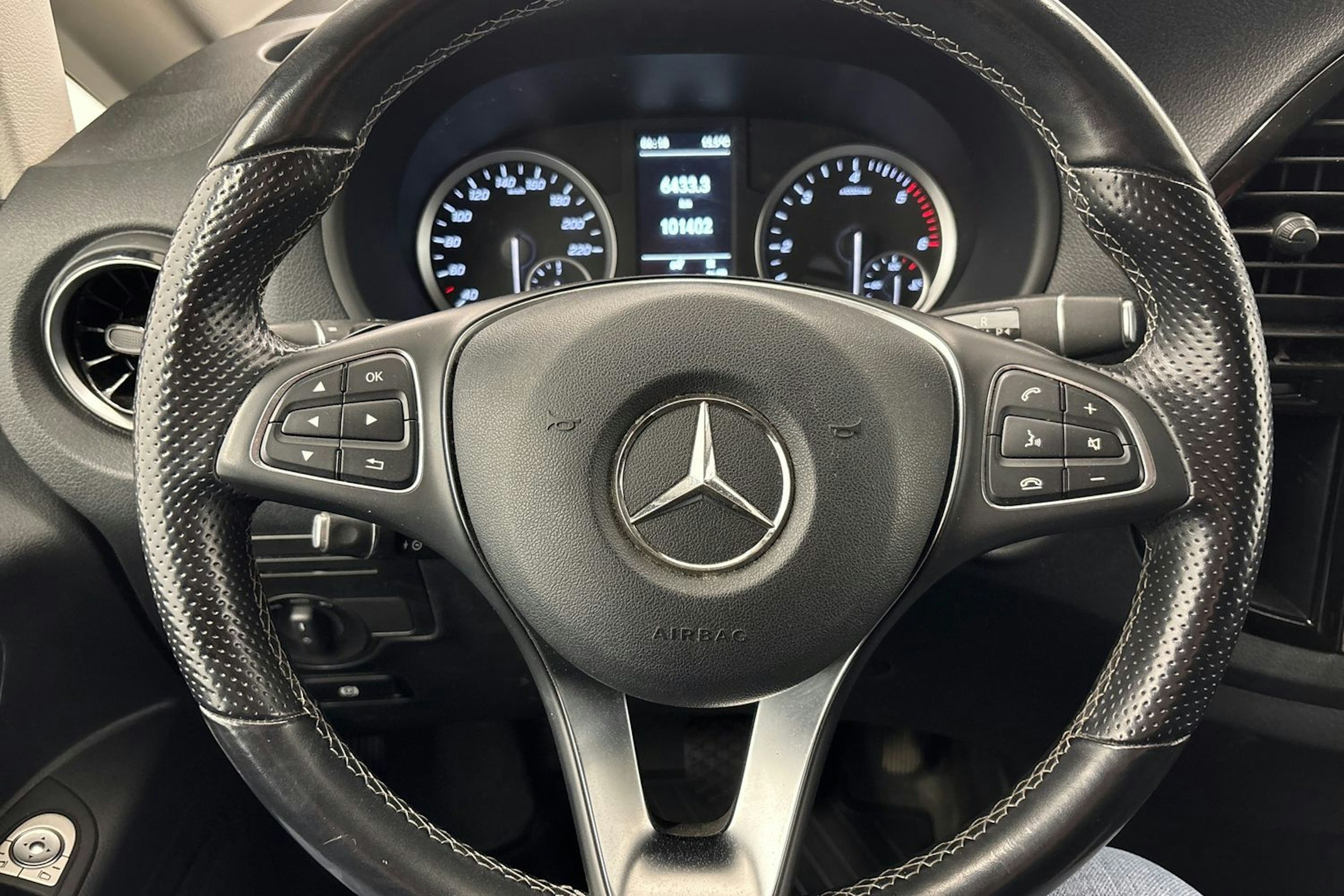 valkoinen Mercedes-Benz Vito 2022 kuva 18.