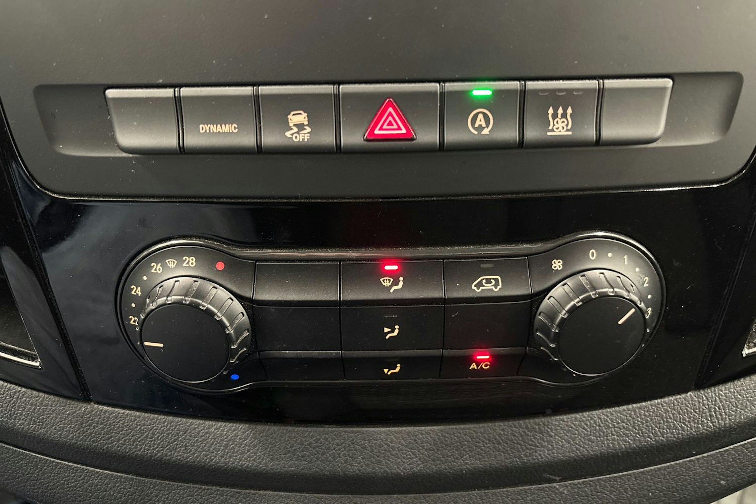 valkoinen Mercedes-Benz Vito 2022 kuva 20.