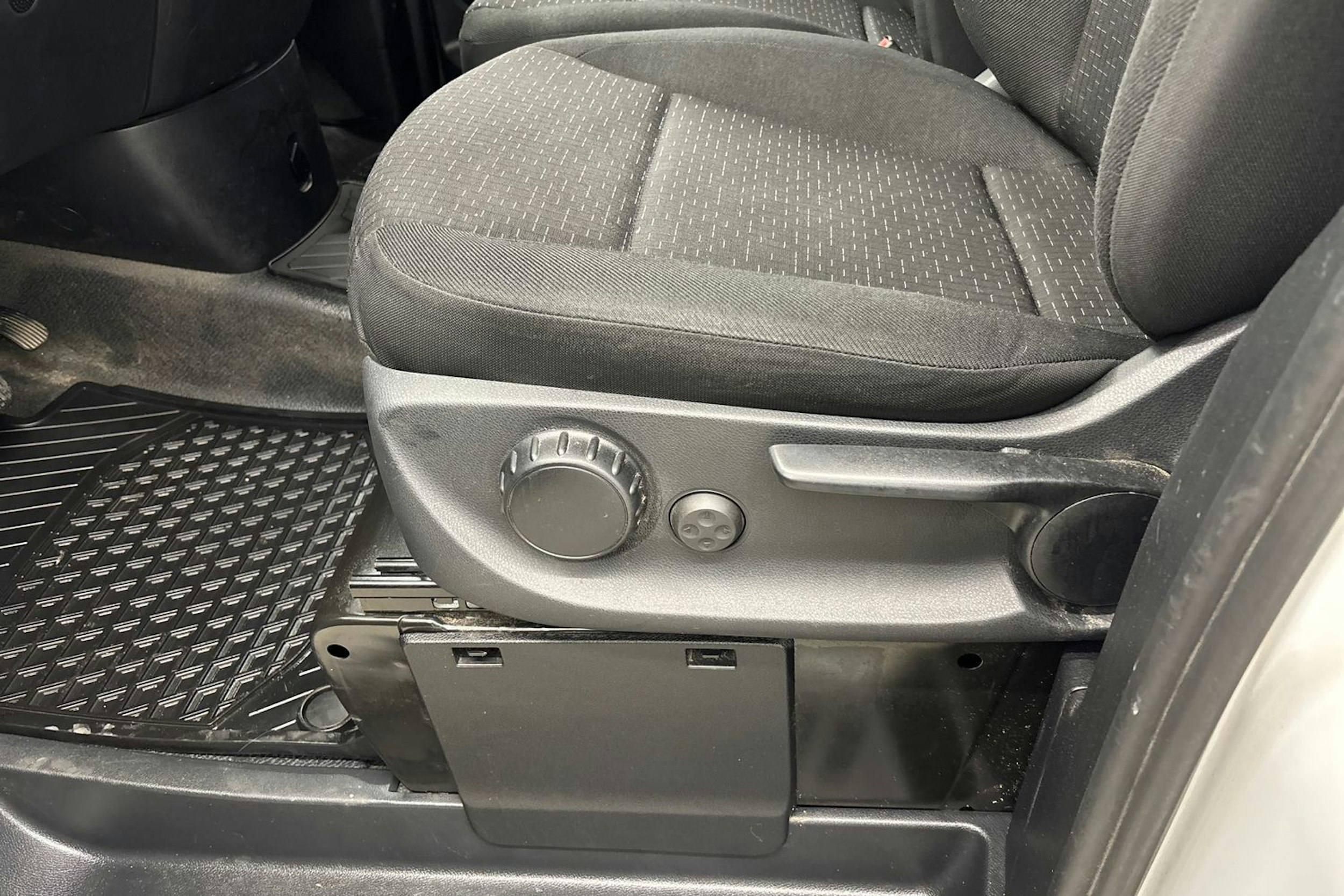 valkoinen Mercedes-Benz Vito 2022 kuva 21.