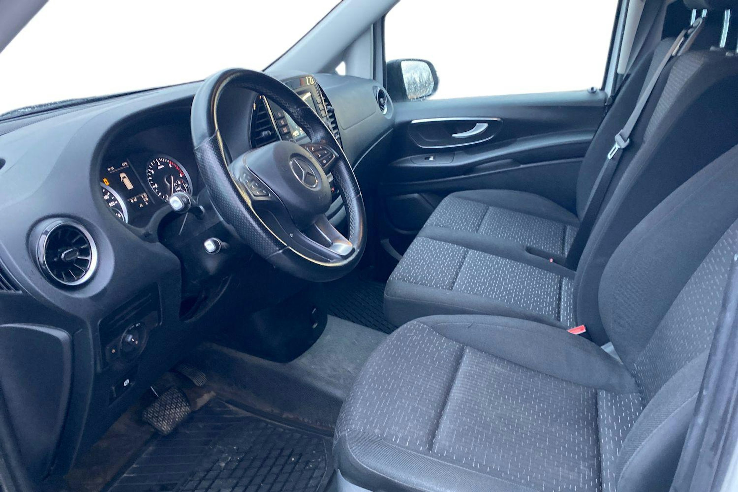 valkoinen Mercedes-Benz Vito 2022 kuva 3.