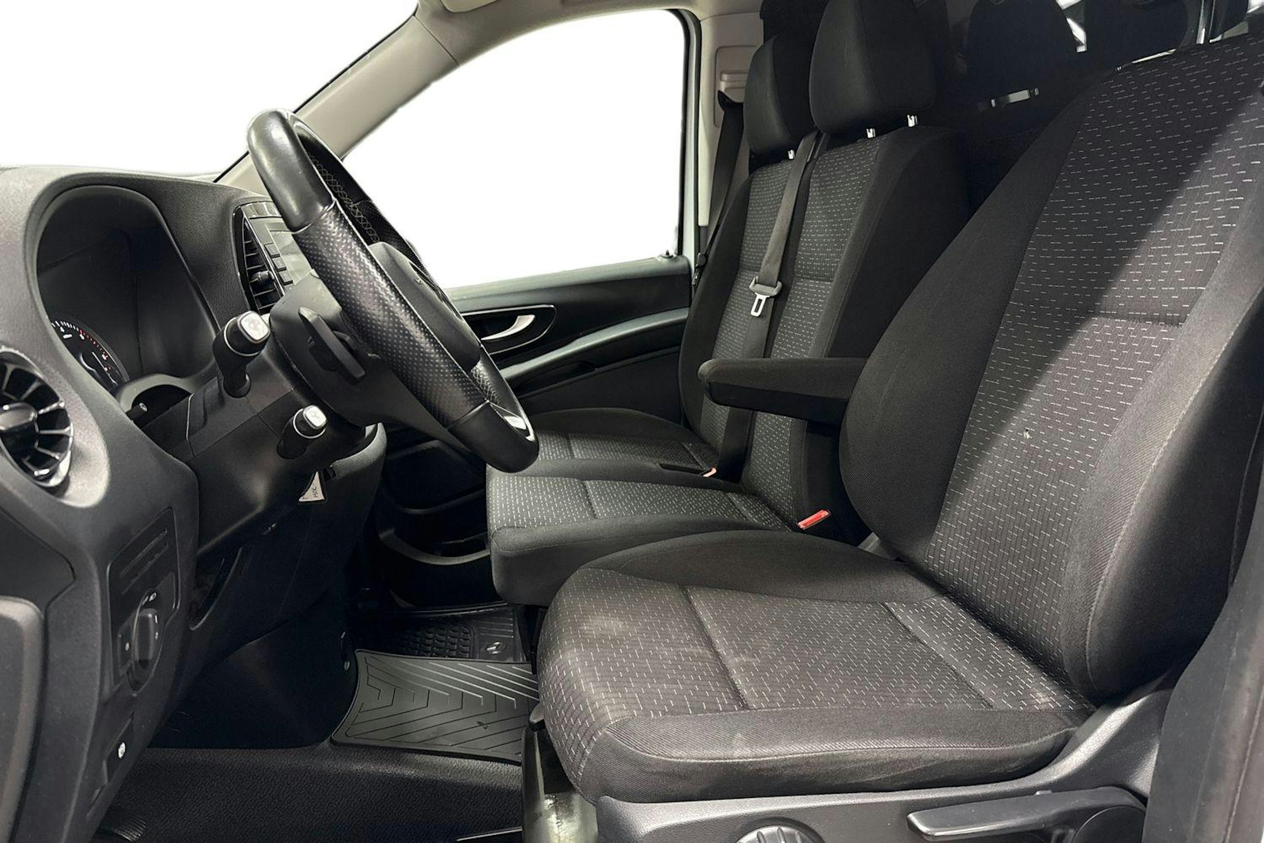 valkoinen Mercedes-Benz Vito 2022 kuva 8.