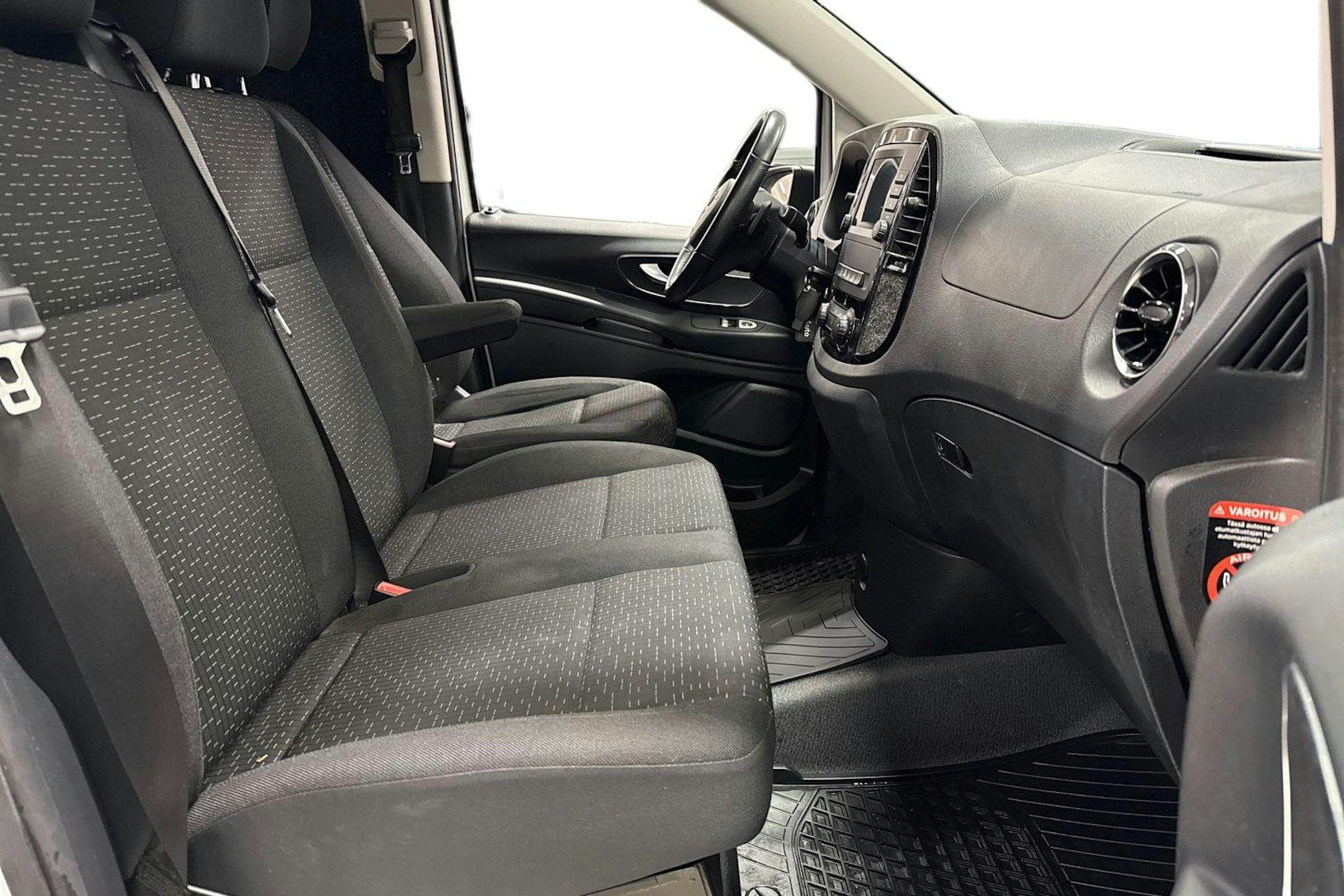 valkoinen Mercedes-Benz Vito 2022 kuva 11.