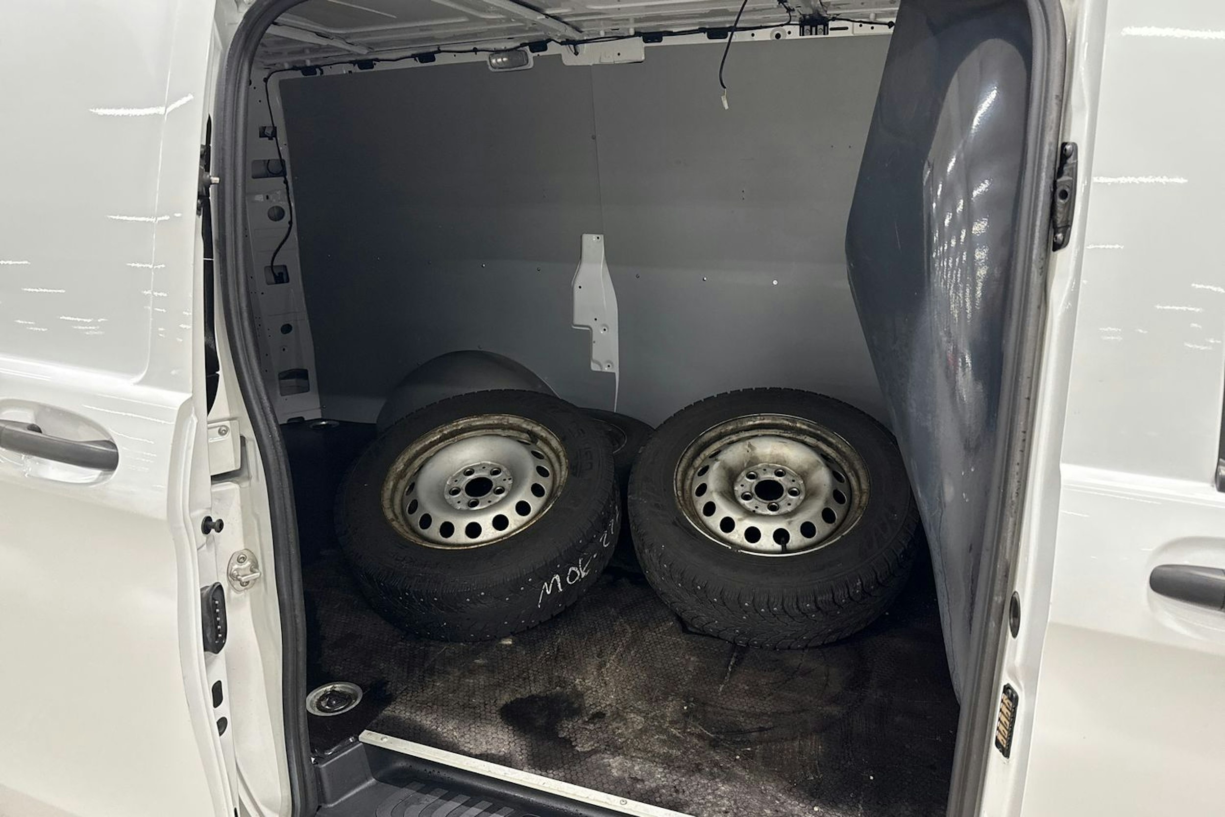 valkoinen Mercedes-Benz Vito 2022 kuva 13.