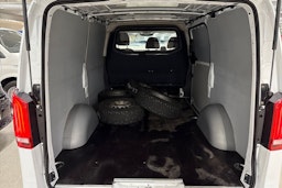 valkoinen Mercedes-Benz Vito 2022 kuva 15.