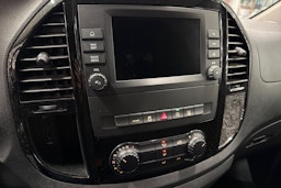 valkoinen Mercedes-Benz Vito 2022 kuva 19.