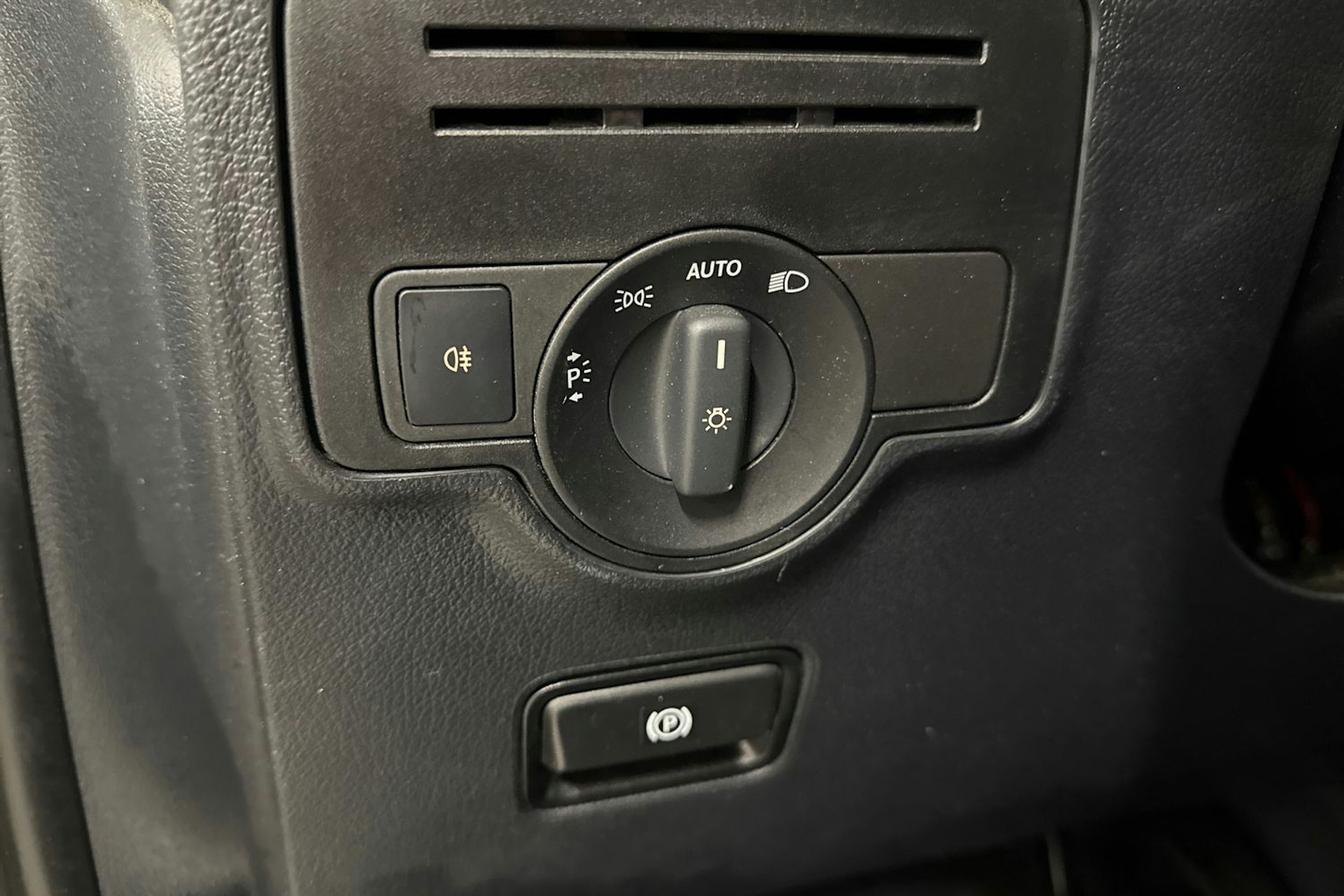 valkoinen Mercedes-Benz Vito 2022 kuva 20.