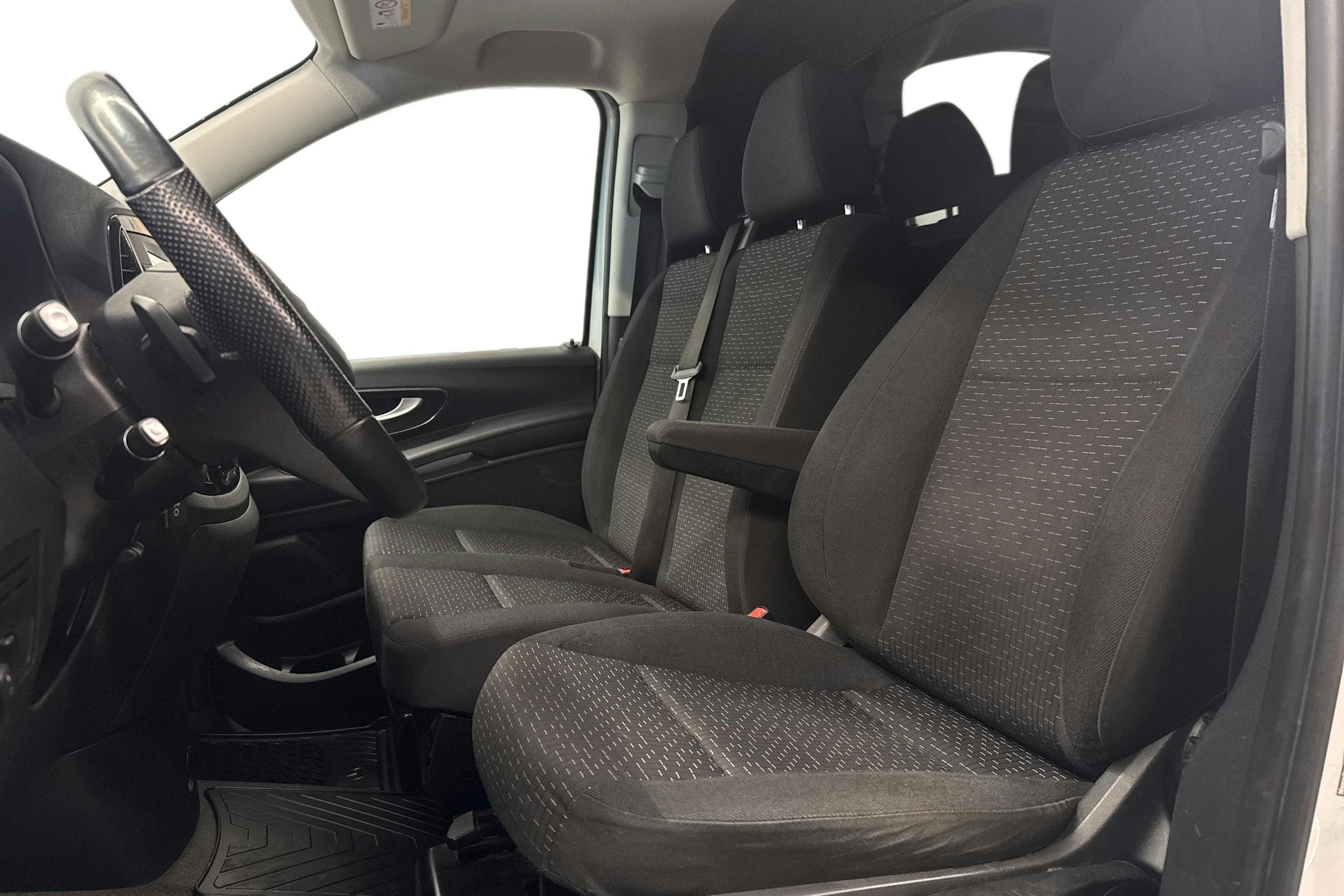 valkoinen Mercedes-Benz Vito 2022 kuva 11.