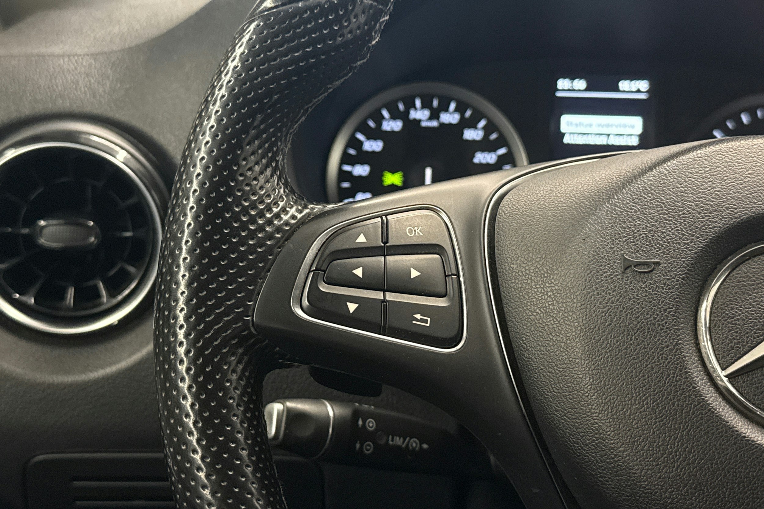 valkoinen Mercedes-Benz Vito 2022 kuva 16.