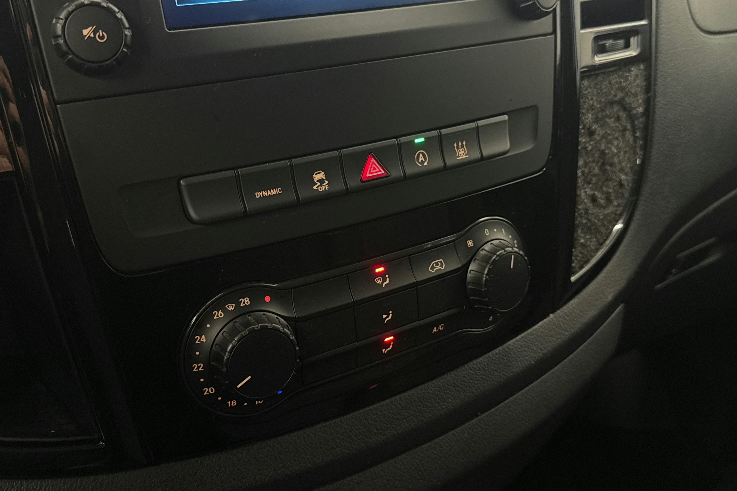 valkoinen Mercedes-Benz Vito 2022 kuva 21.