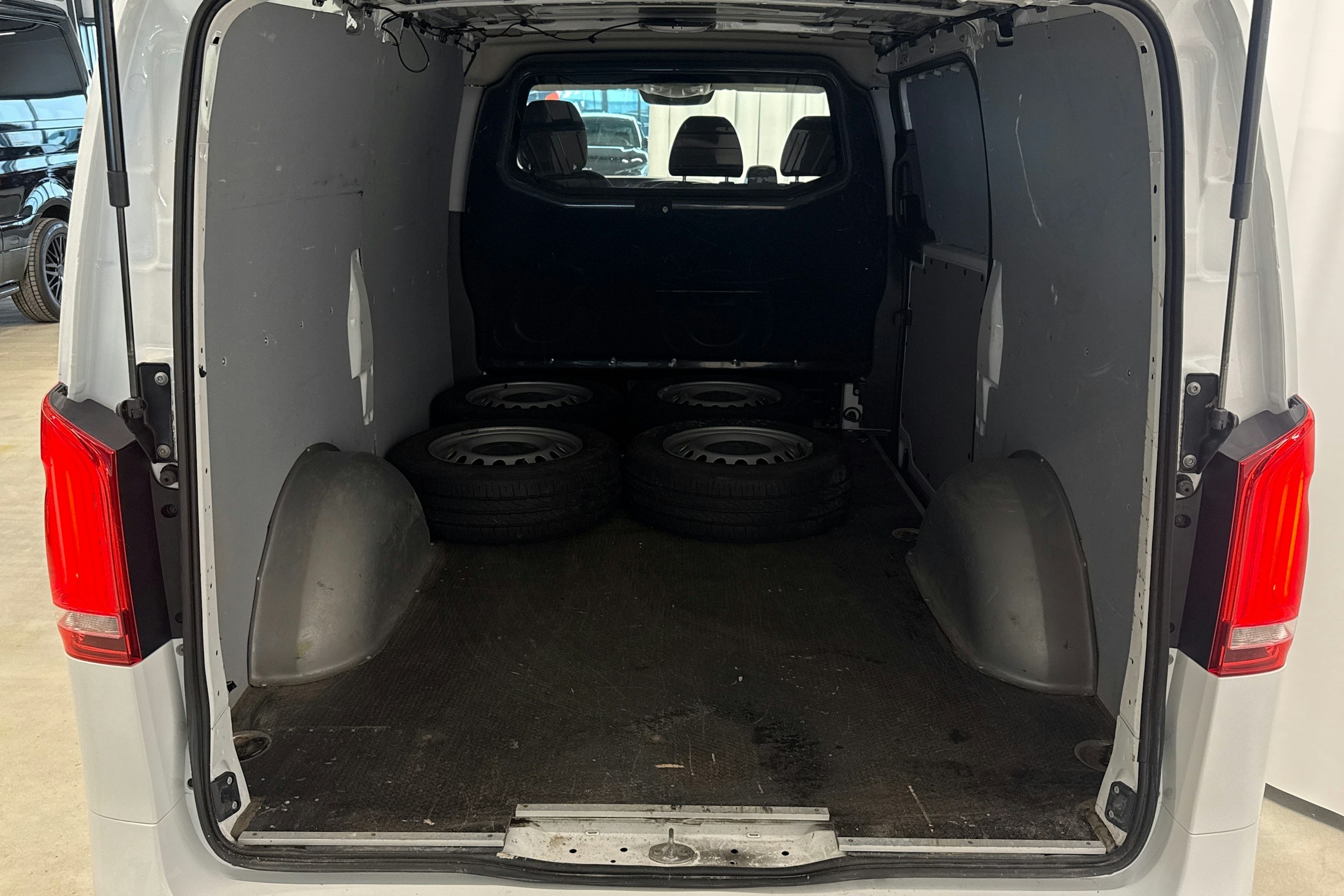 valkoinen Mercedes-Benz Vito 2022 kuva 22.