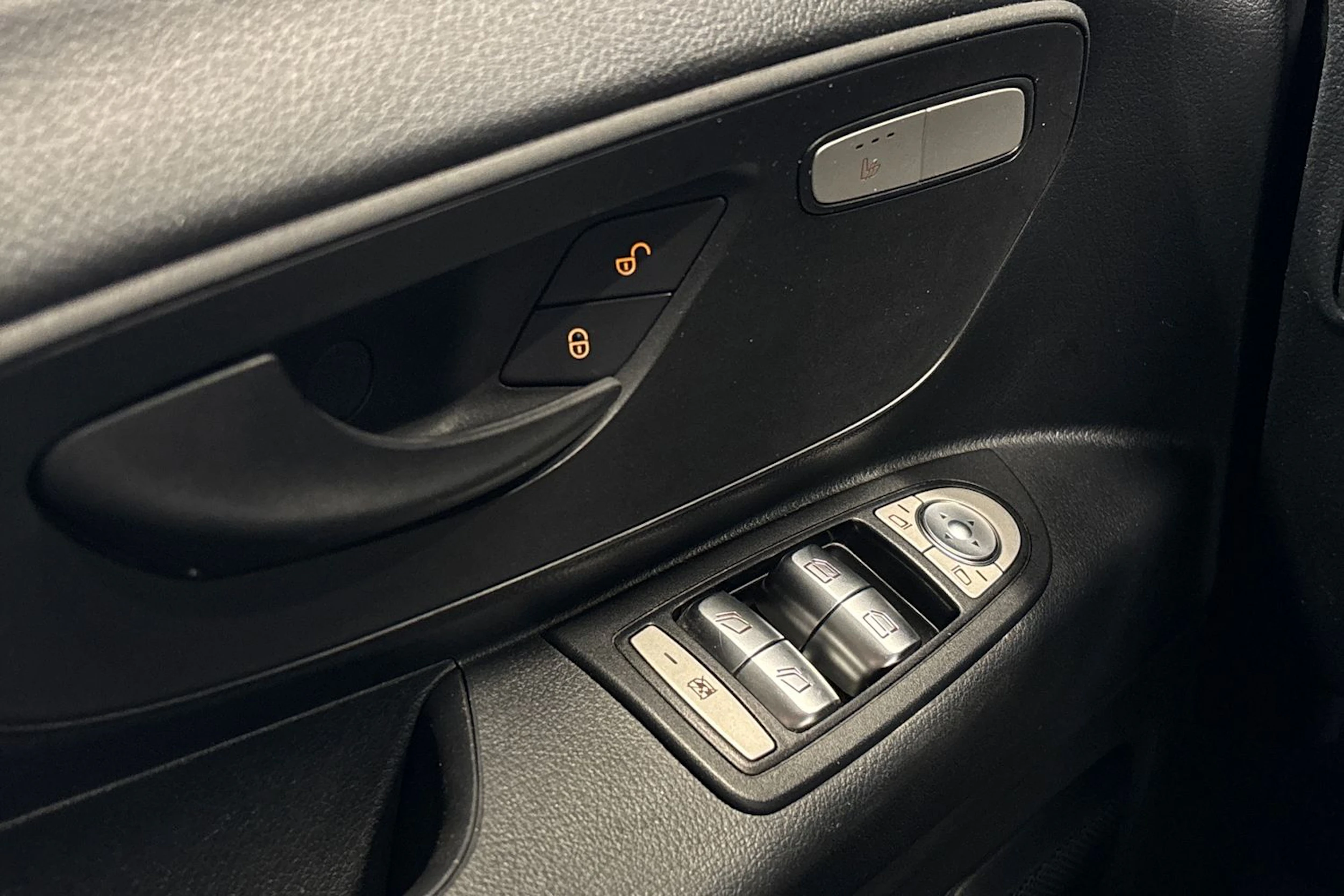 musta Mercedes-Benz Vito 2022 kuva 13.