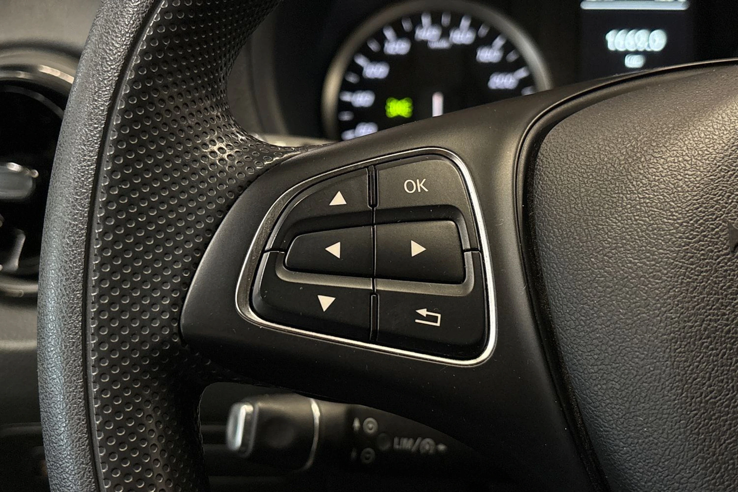 musta Mercedes-Benz Vito 2022 kuva 17.