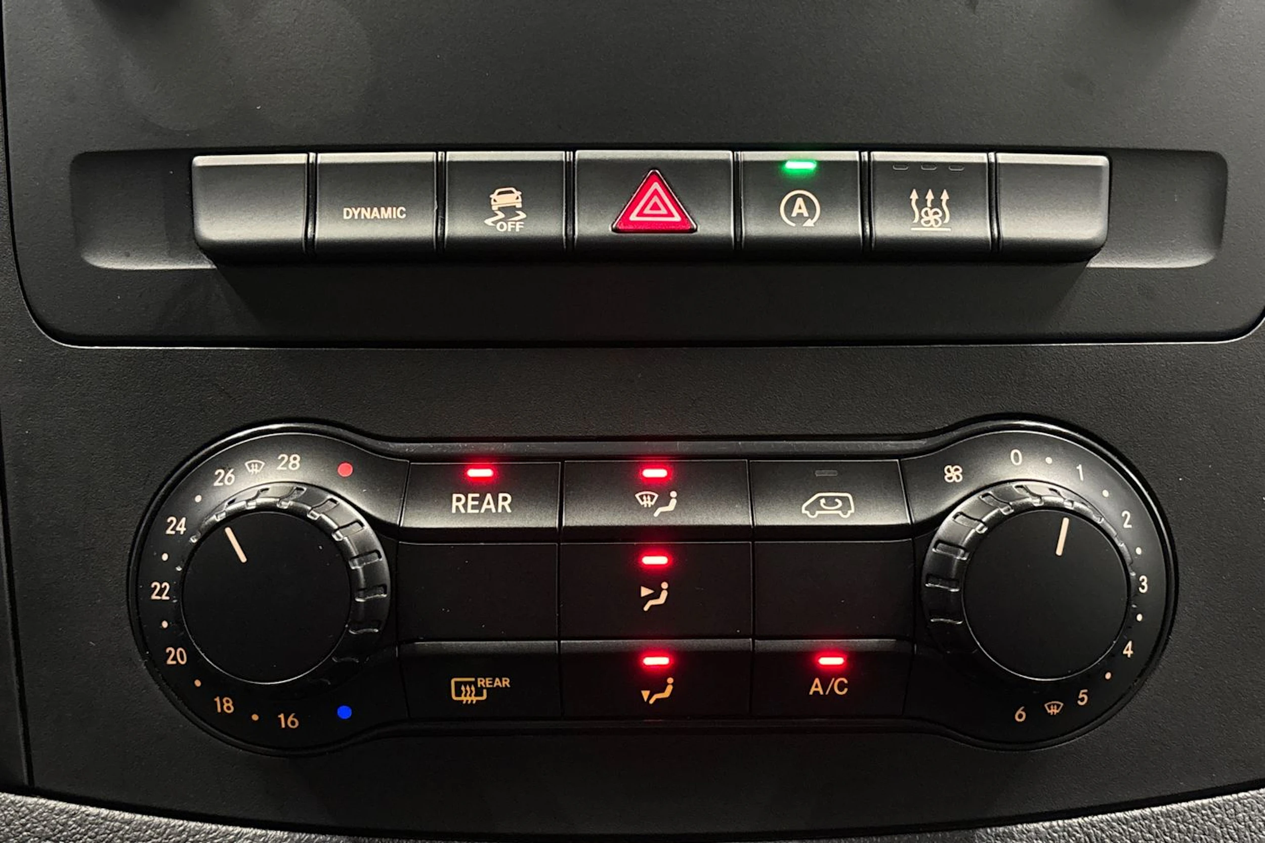 musta Mercedes-Benz Vito 2022 kuva 24.