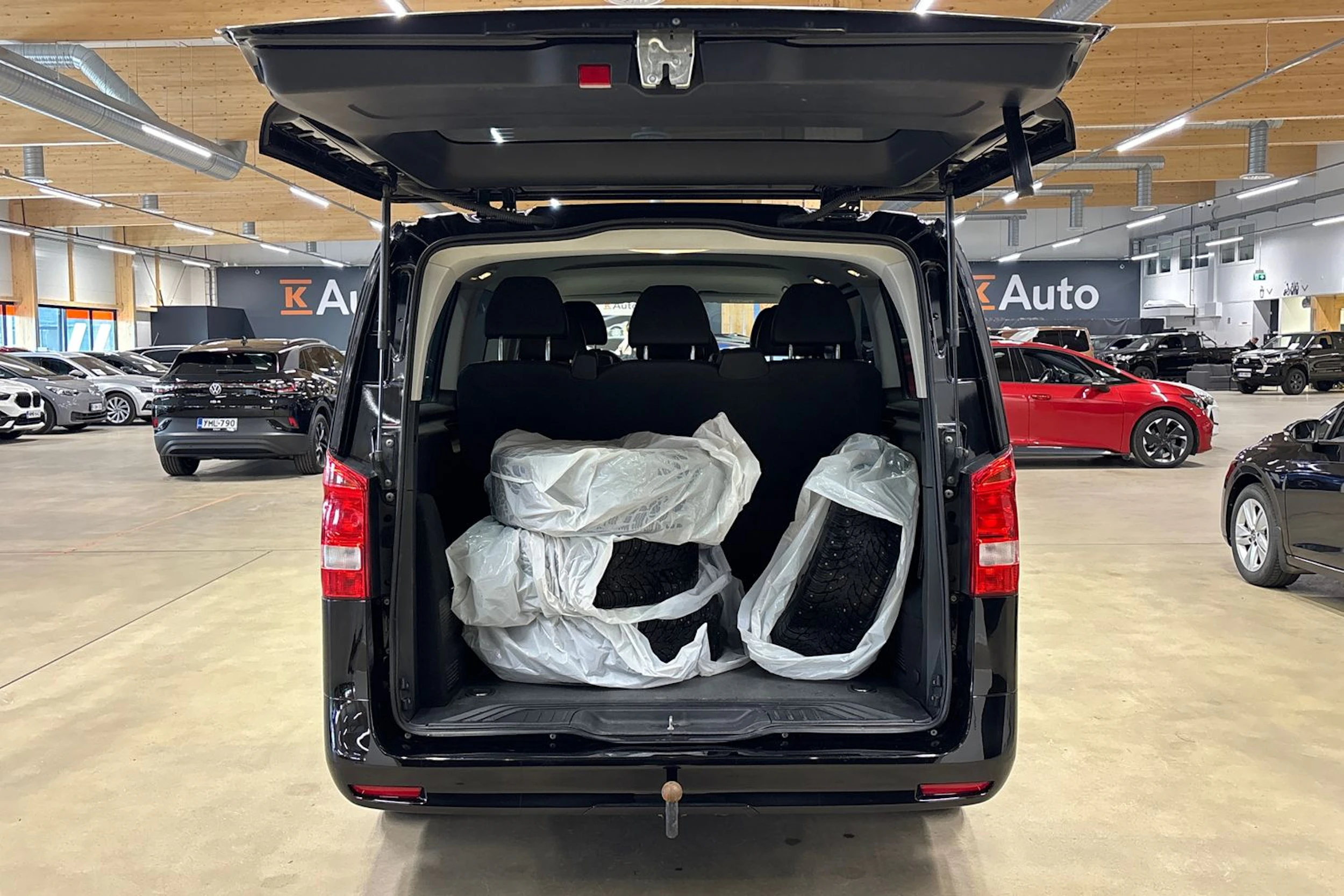 musta Mercedes-Benz Vito 2022 kuva 29.