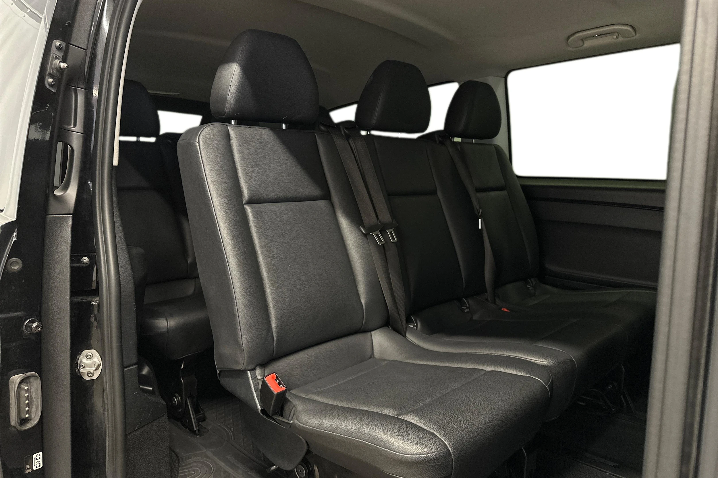 musta Mercedes-Benz Vito 2022 kuva 8.
