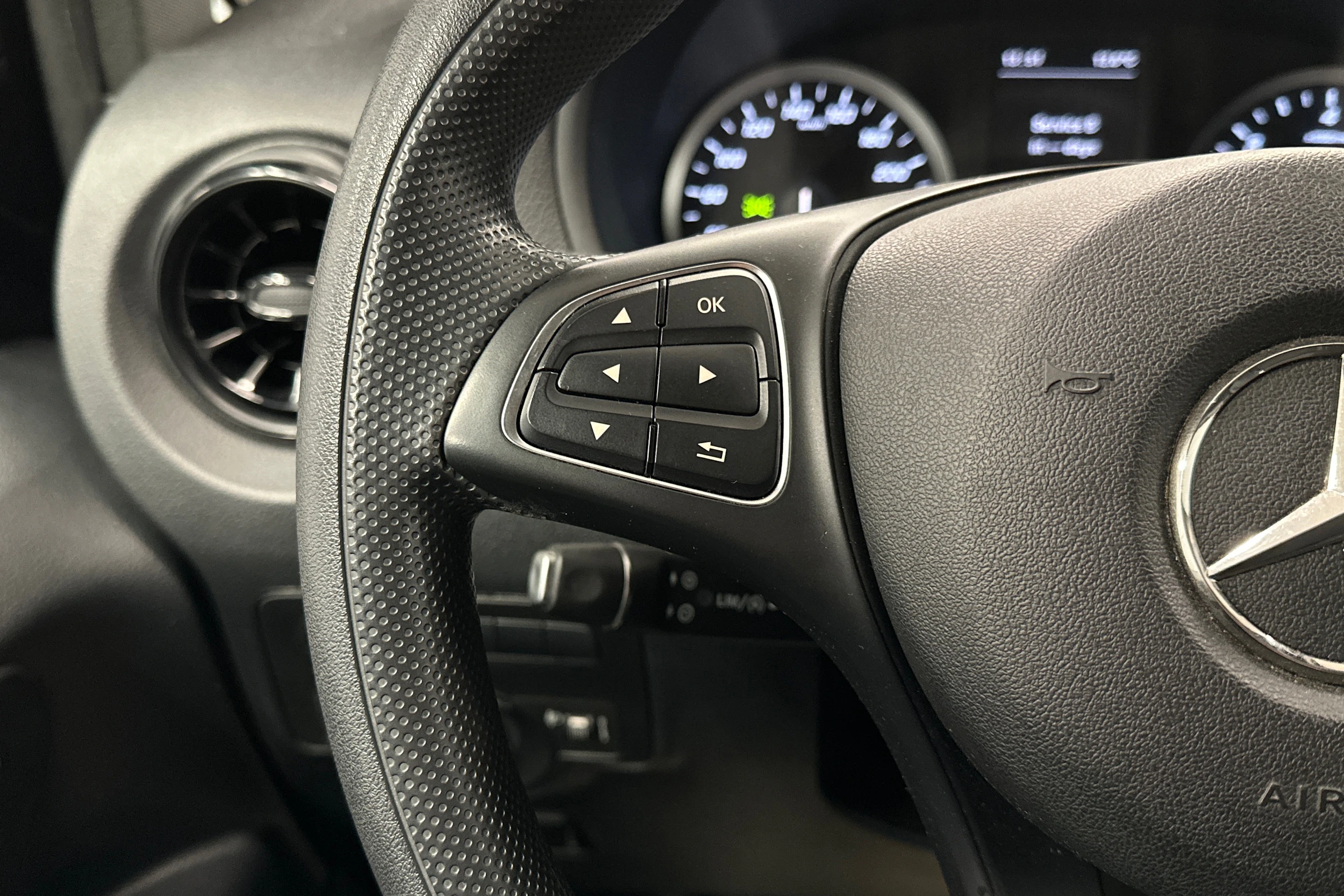 musta Mercedes-Benz Vito 2022 kuva 14.