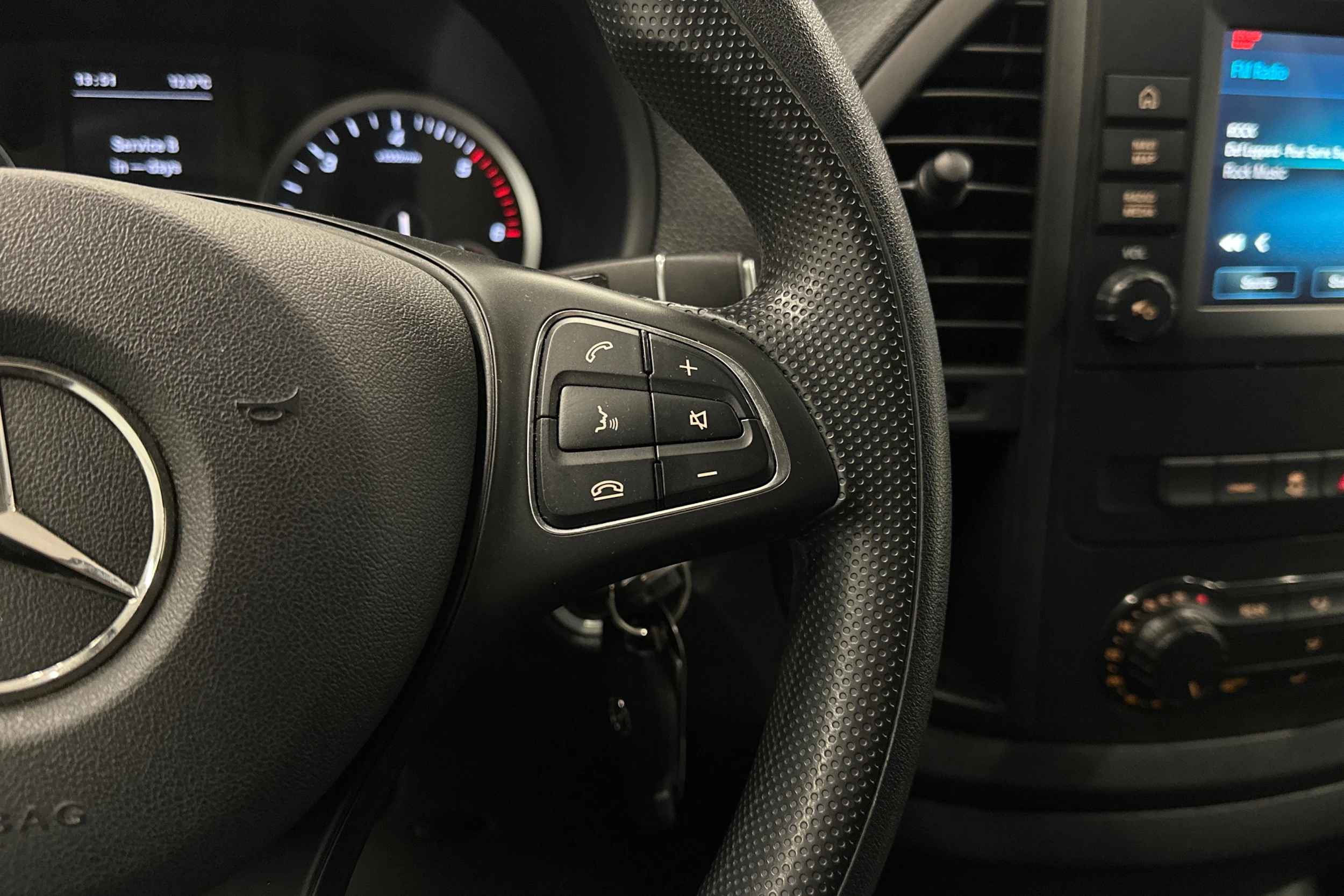 musta Mercedes-Benz Vito 2022 kuva 15.