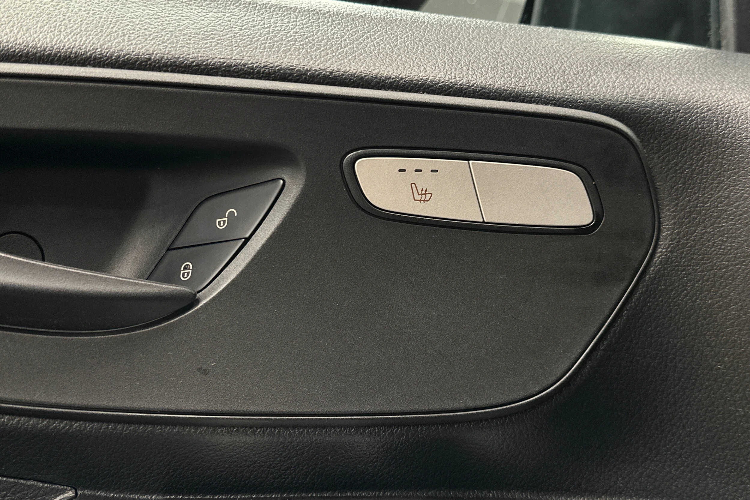 musta Mercedes-Benz Vito 2022 kuva 23.