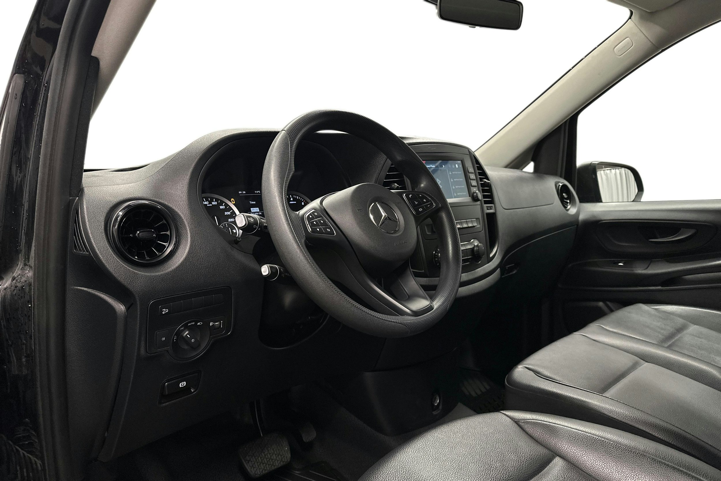 musta Mercedes-Benz Vito 2023 kuva 6.