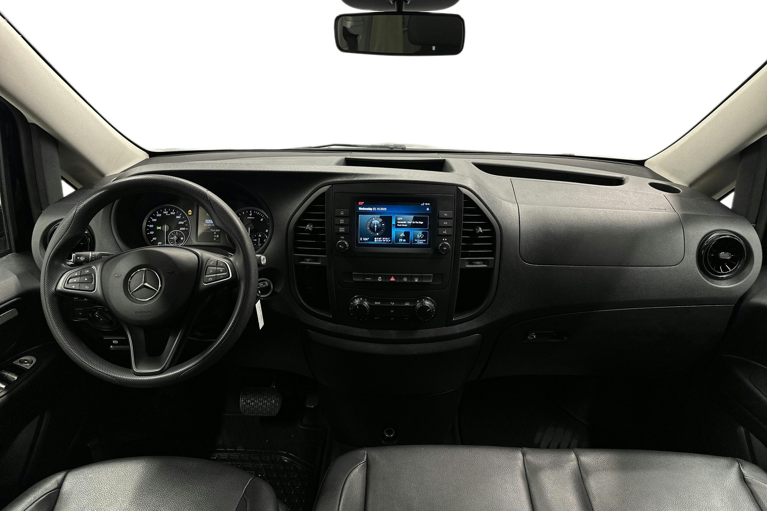 musta Mercedes-Benz Vito 2023 kuva 7.