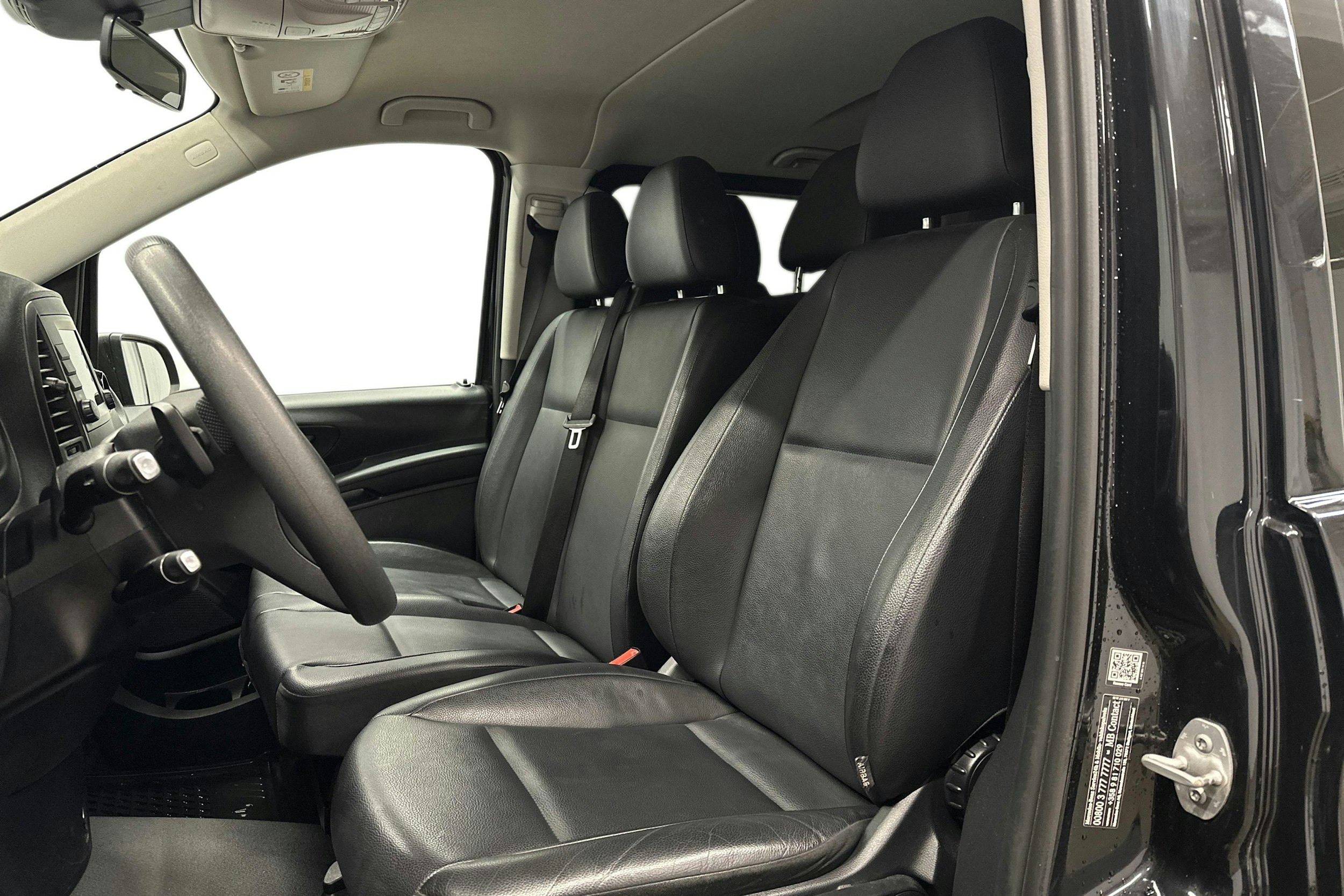 musta Mercedes-Benz Vito 2023 kuva 8.