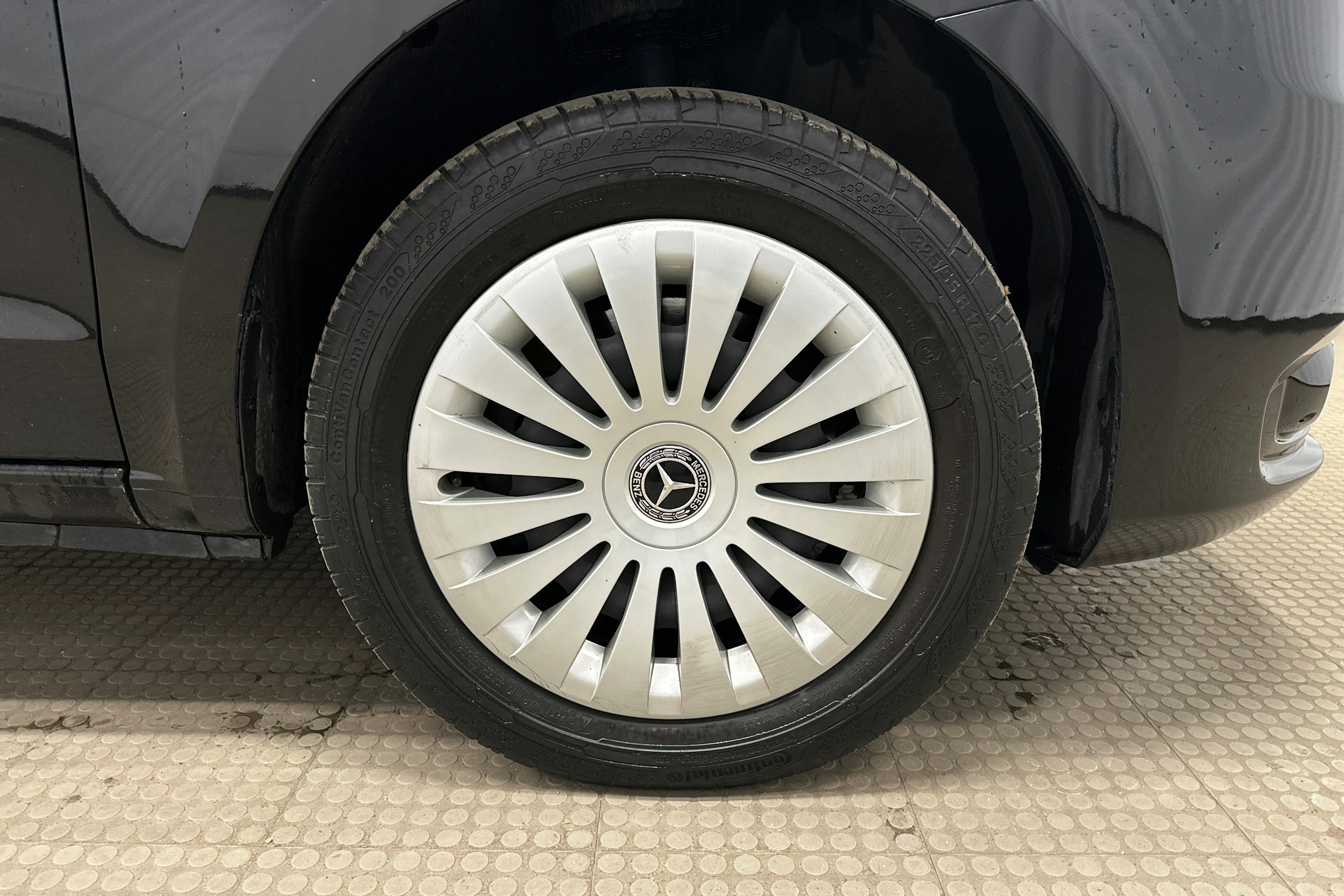 musta Mercedes-Benz Vito 2023 kuva 9.