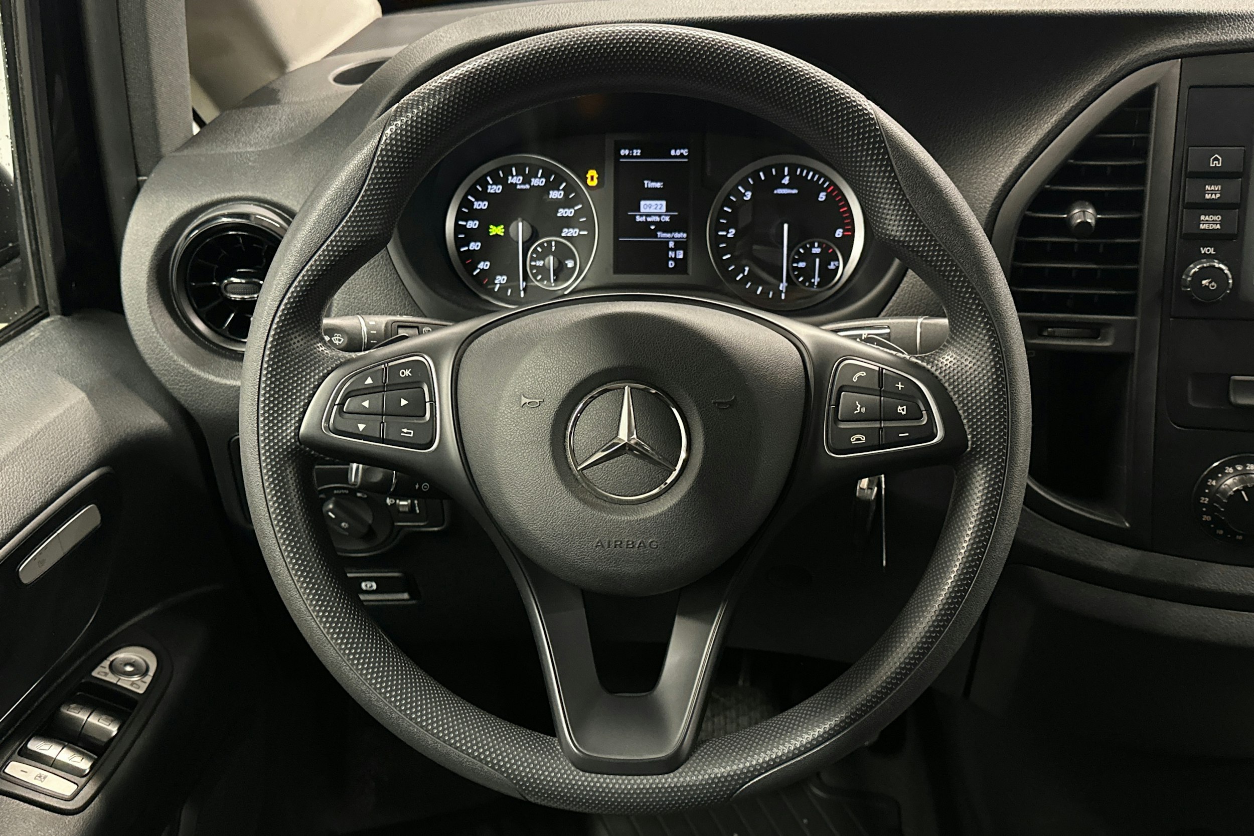 musta Mercedes-Benz Vito 2023 kuva 11.