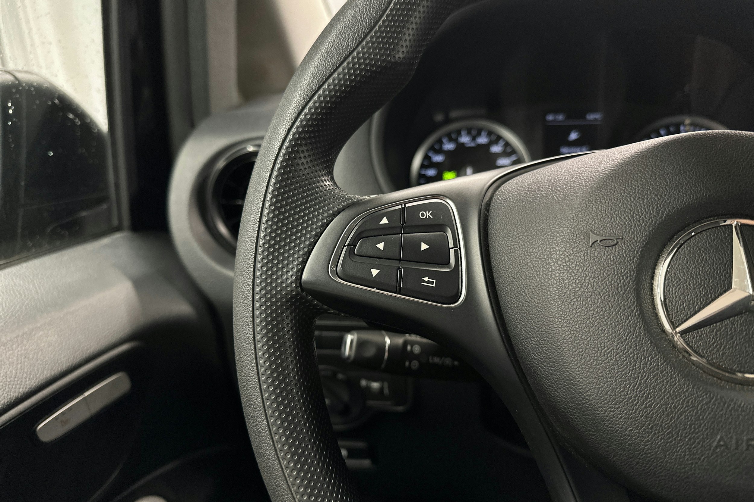 musta Mercedes-Benz Vito 2023 kuva 12.