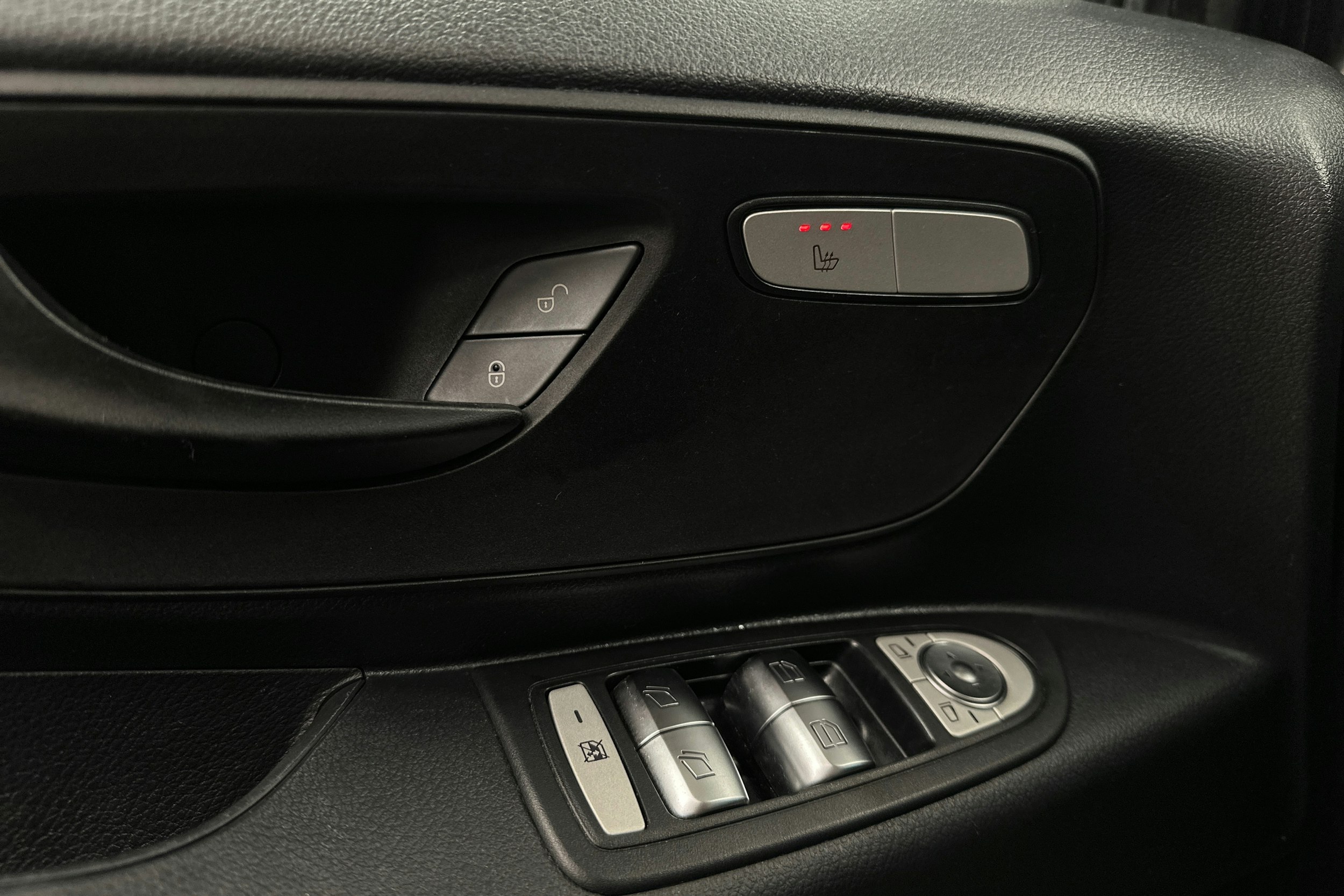 musta Mercedes-Benz Vito 2023 kuva 19.