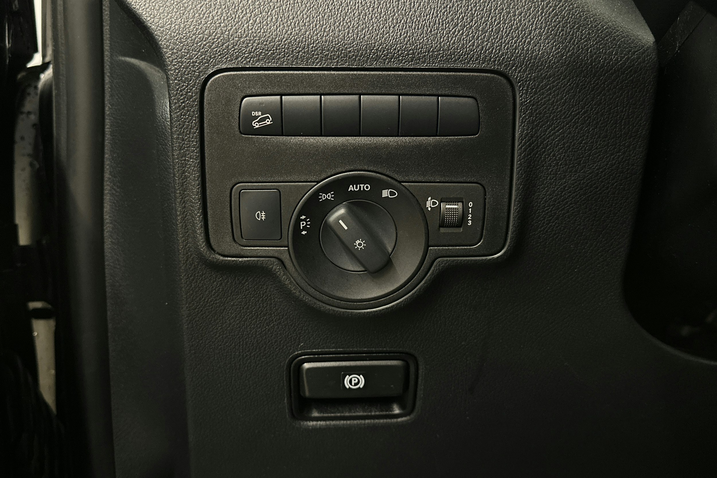 musta Mercedes-Benz Vito 2023 kuva 20.