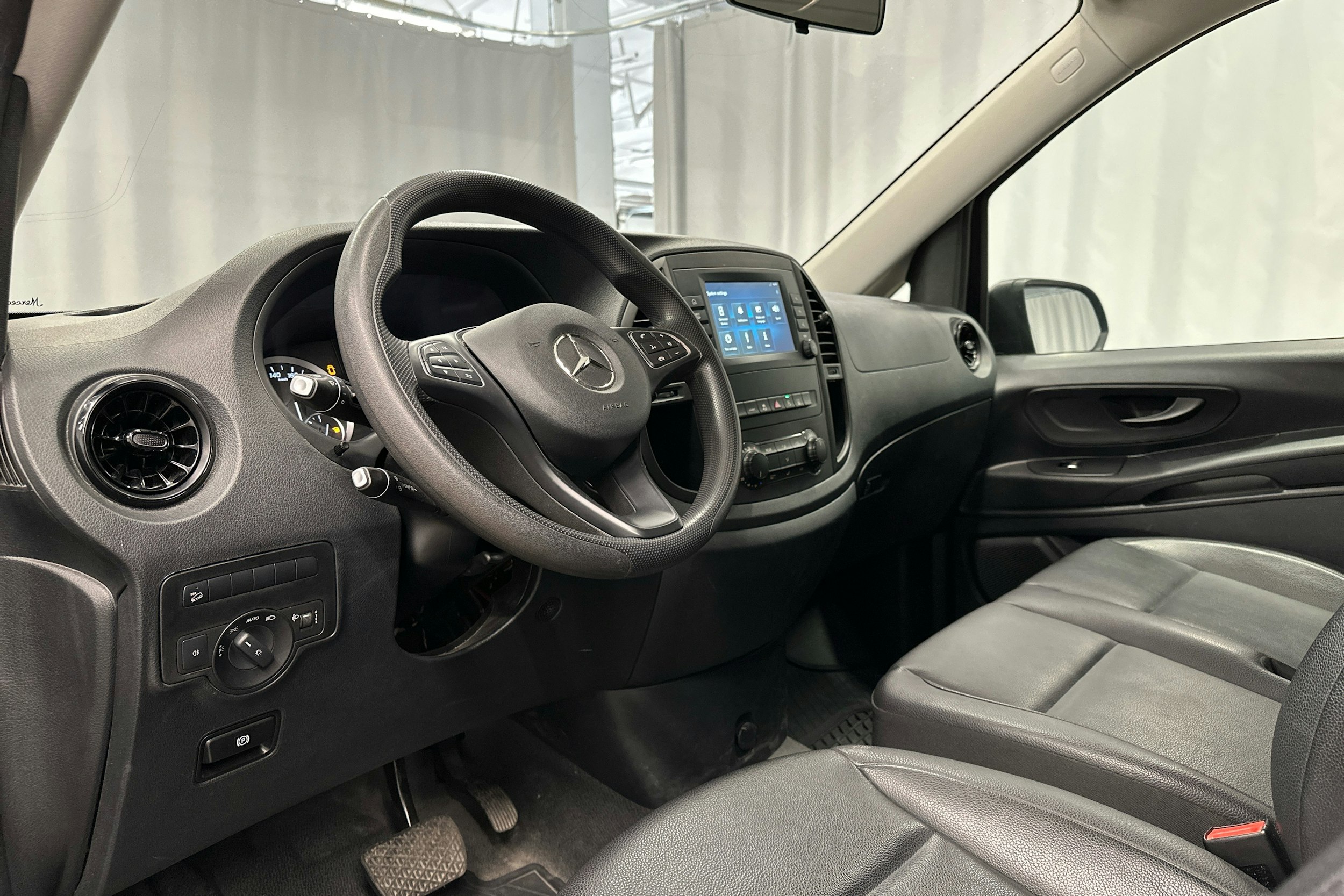 musta Mercedes-Benz Vito 2022 kuva 6.