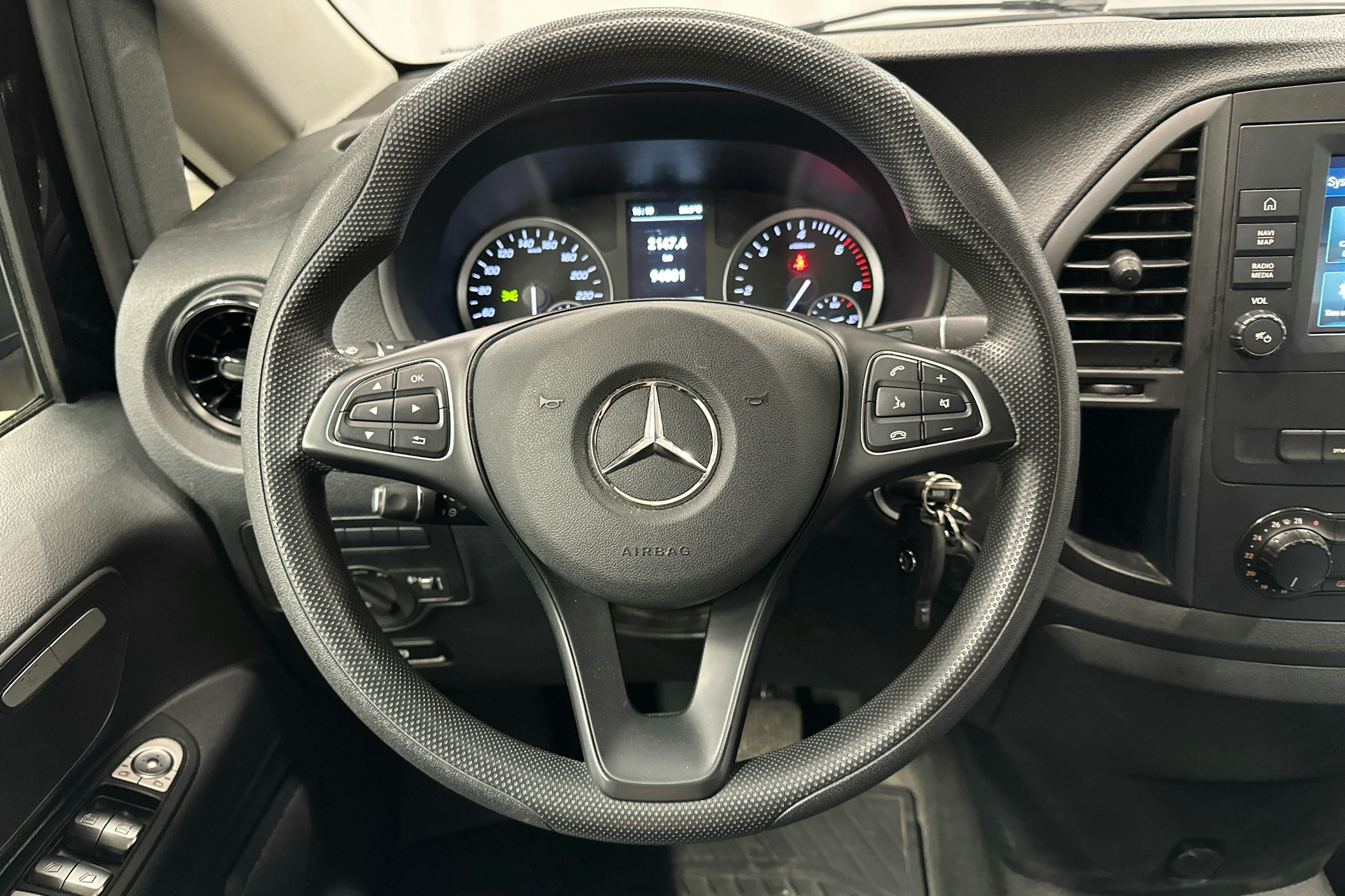 musta Mercedes-Benz Vito 2022 kuva 7.