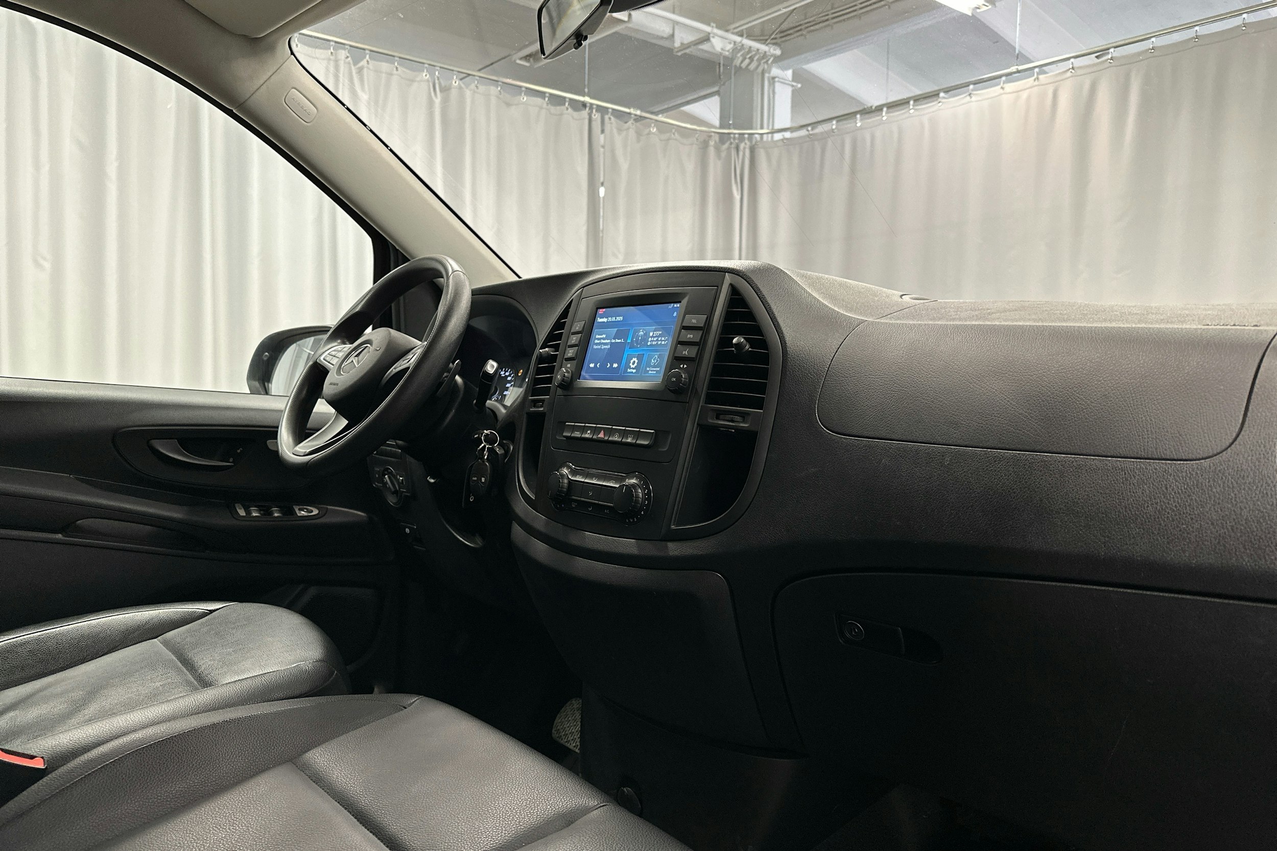 musta Mercedes-Benz Vito 2022 kuva 19.