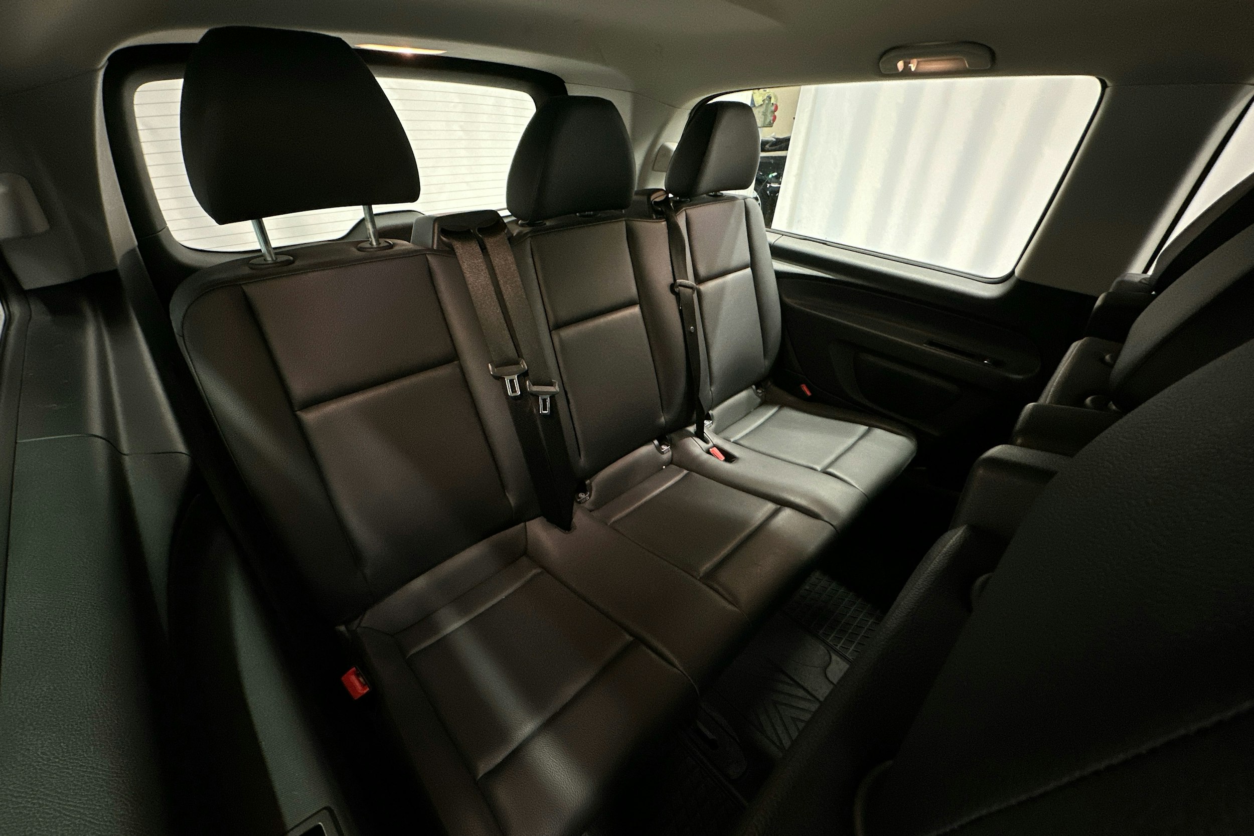 musta Mercedes-Benz Vito 2022 kuva 22.