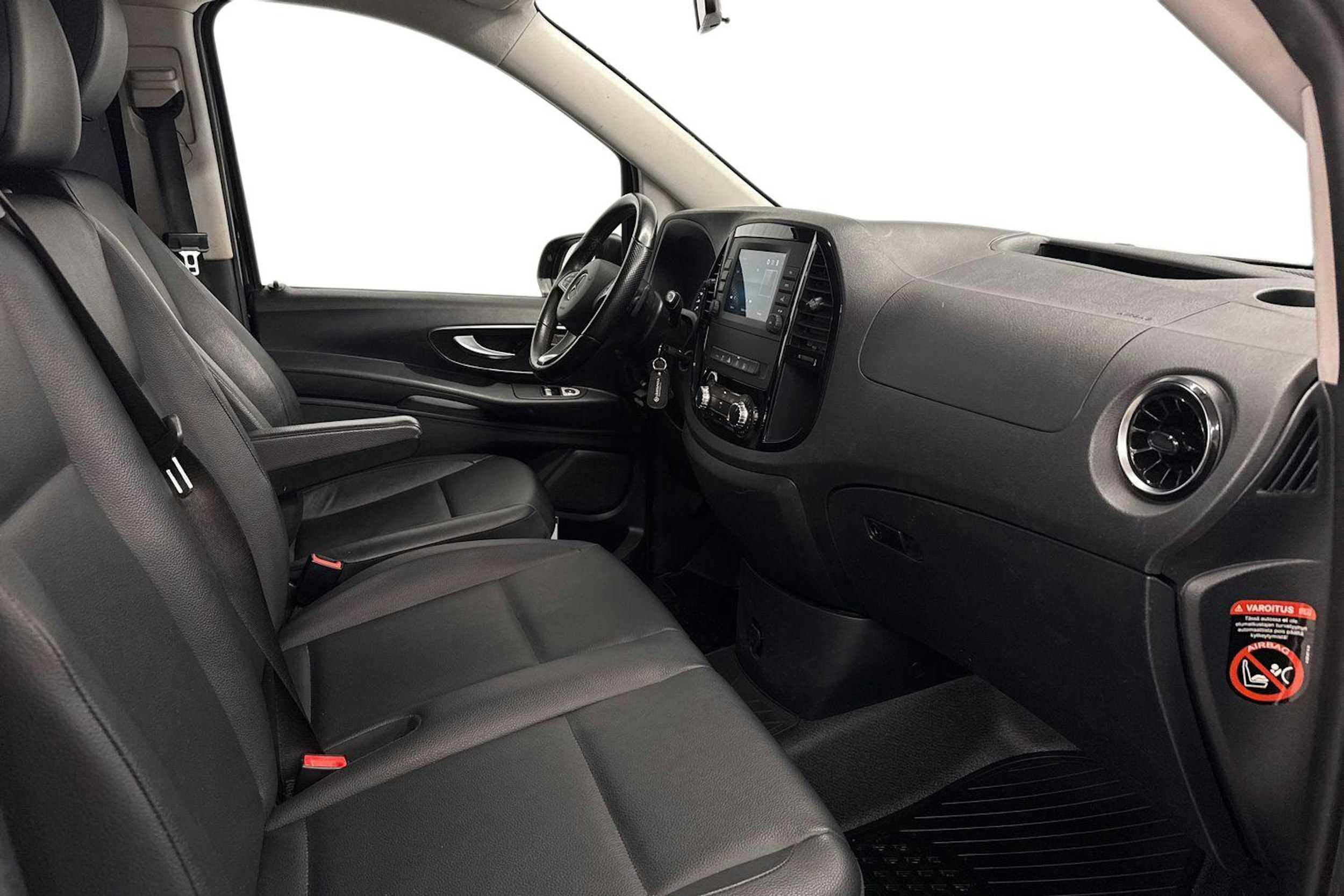 musta Mercedes-Benz Vito 2022 kuva 9.