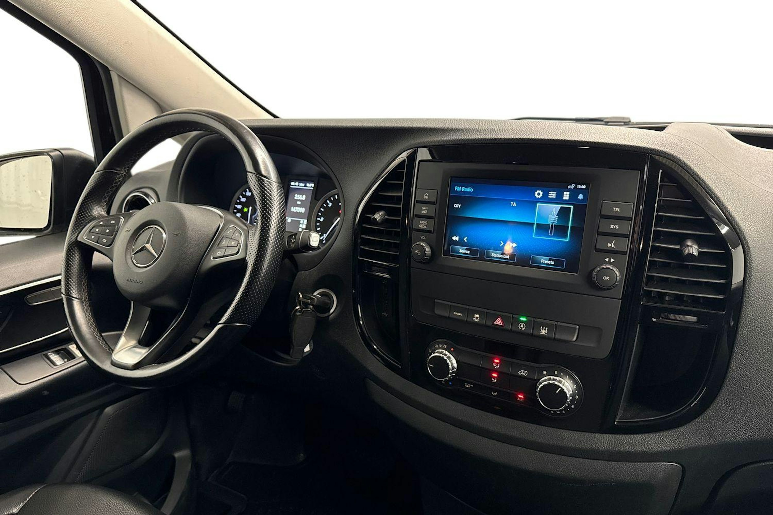 musta Mercedes-Benz Vito 2022 kuva 11.