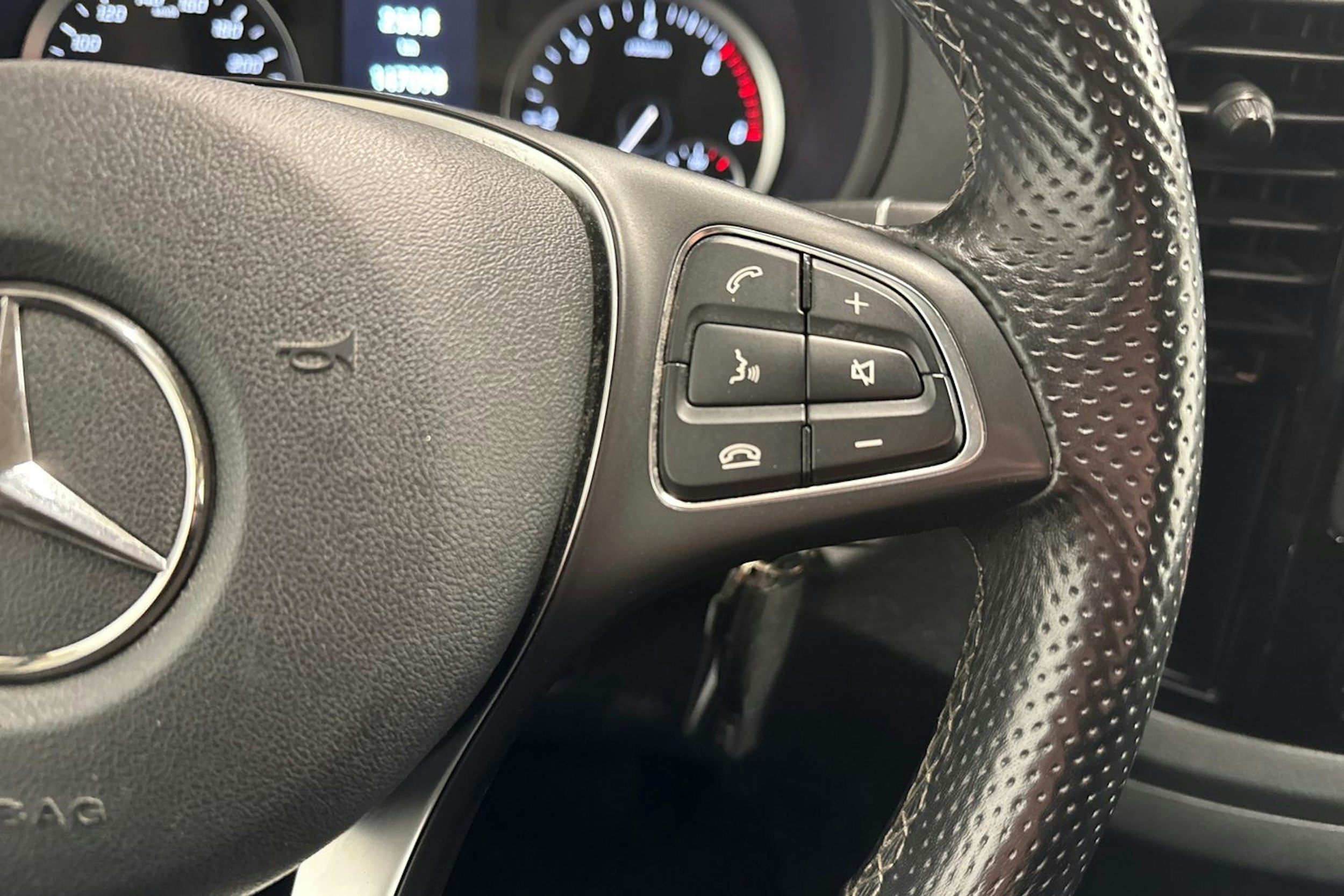 musta Mercedes-Benz Vito 2022 kuva 17.