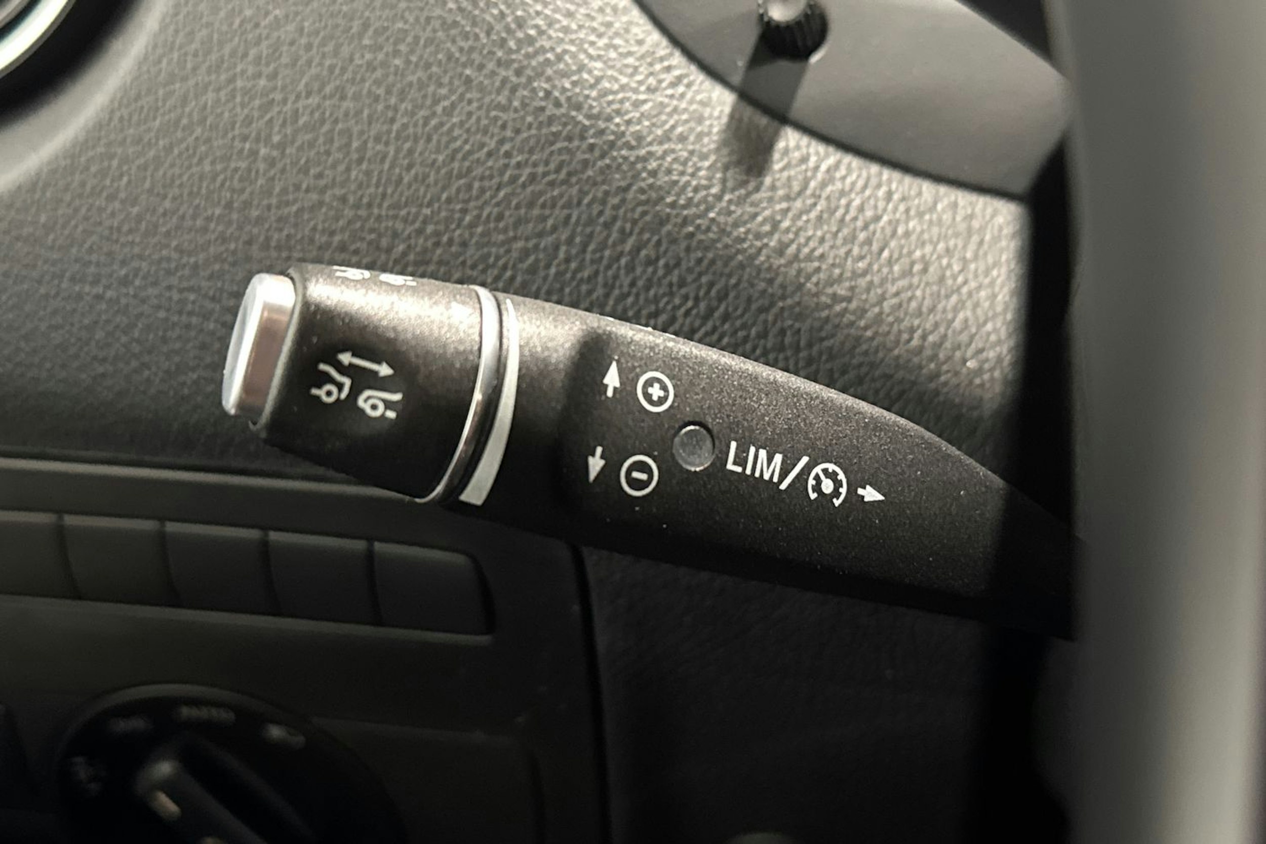 musta Mercedes-Benz Vito 2022 kuva 18.