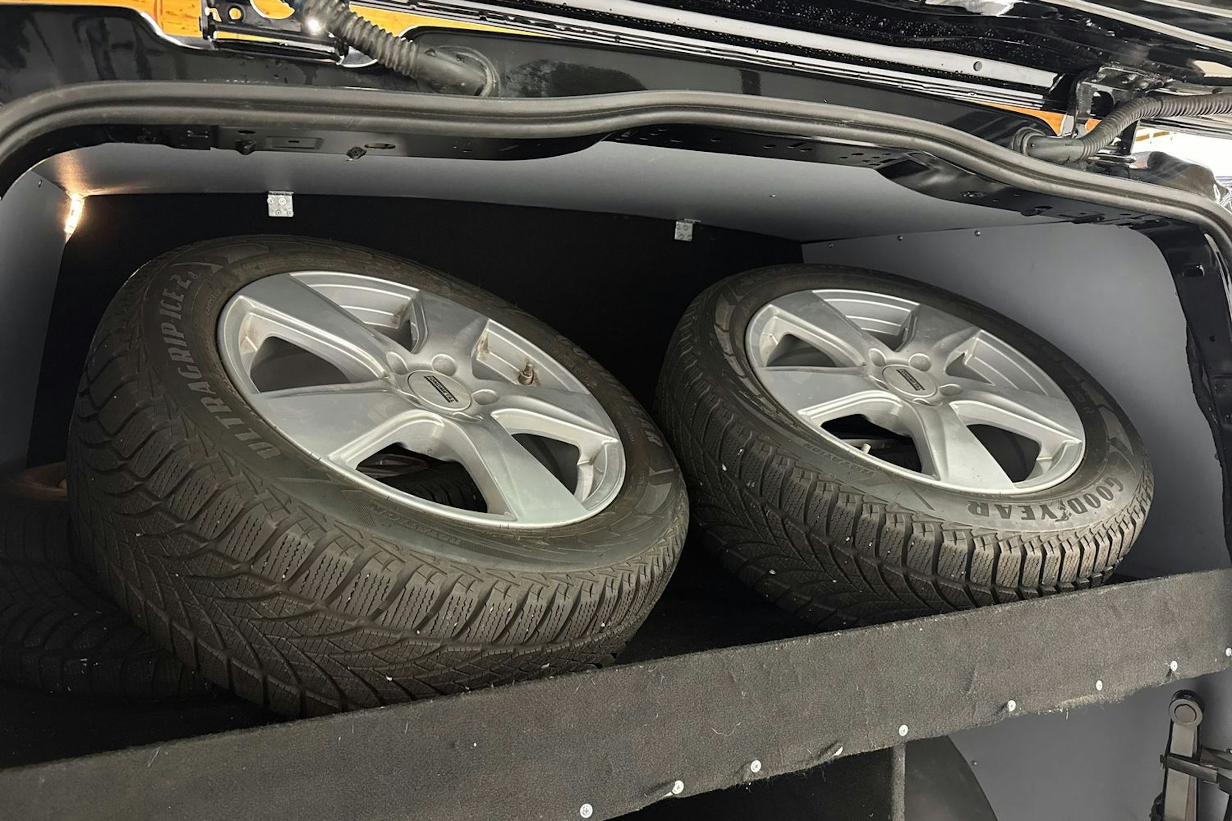 musta Mercedes-Benz Vito 2022 kuva 27.