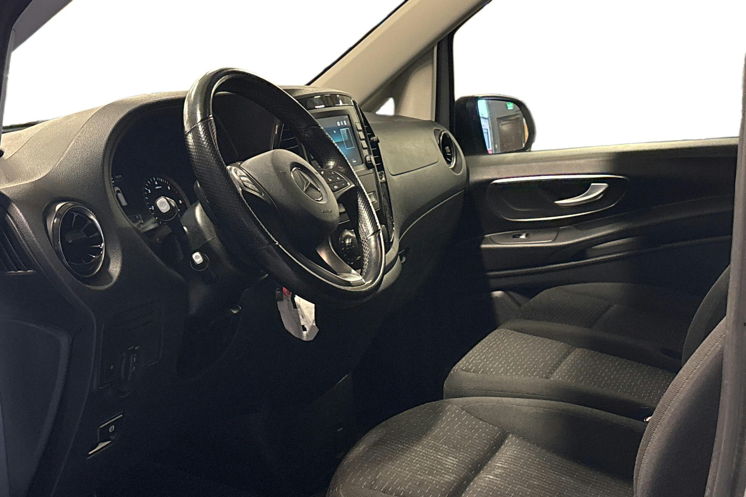 valkoinen Mercedes-Benz Vito 2022 kuva 3.