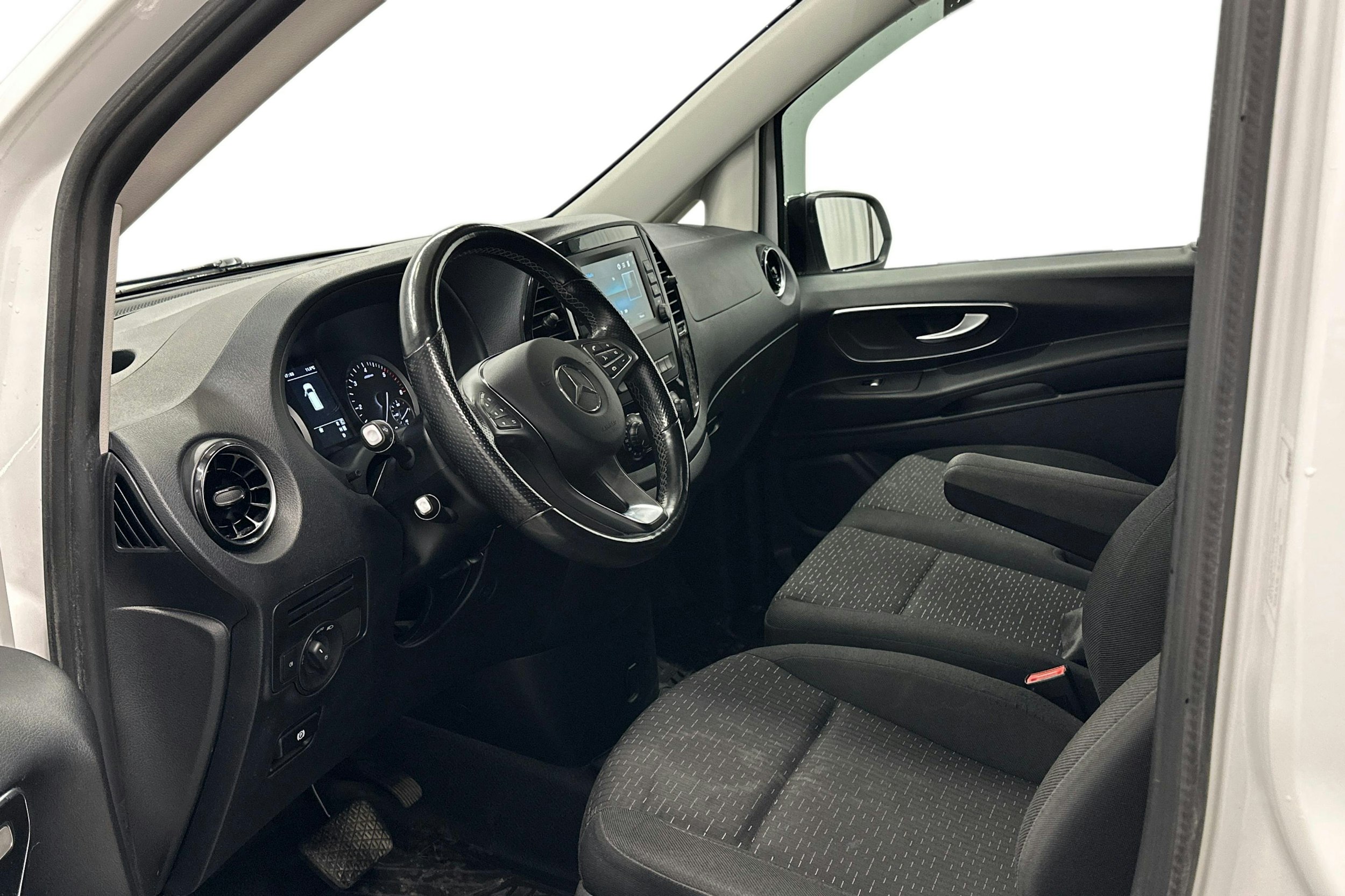 valkoinen Mercedes-Benz Vito 2022 kuva 11.