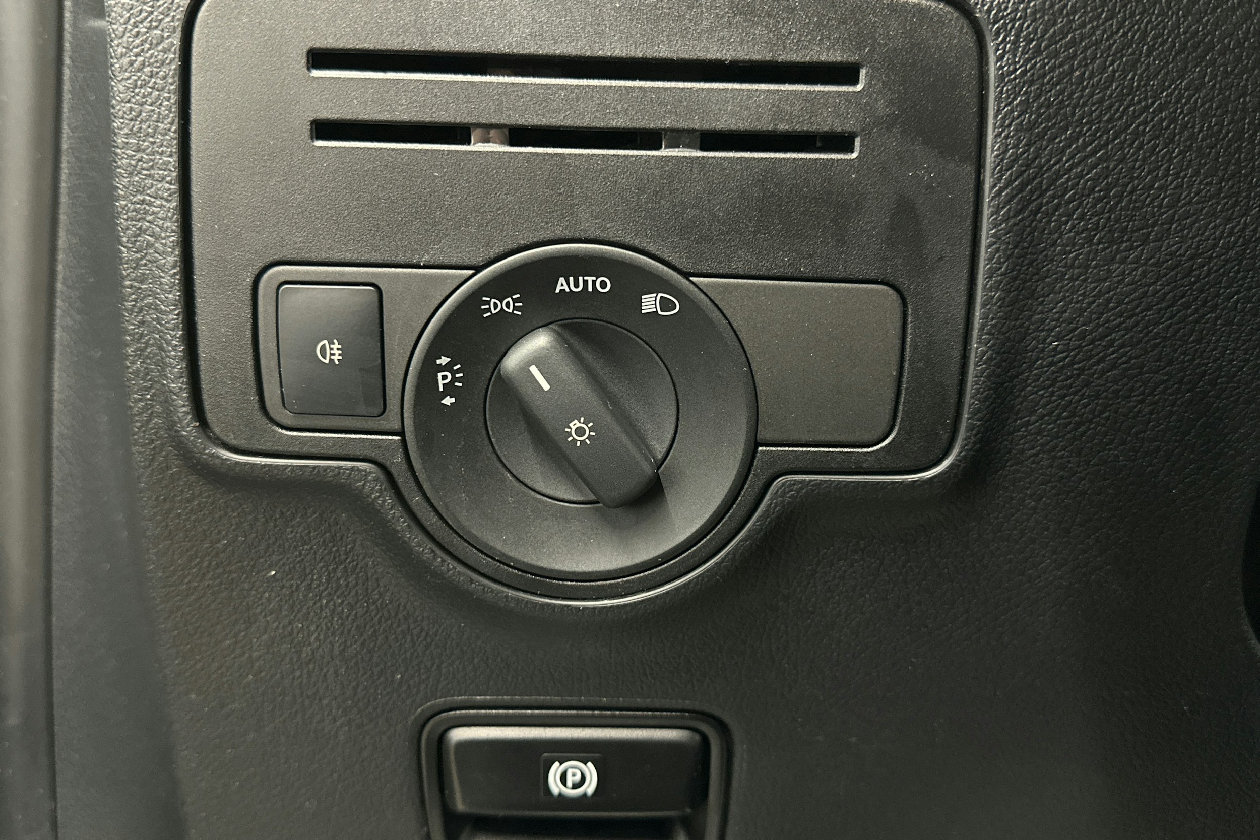 valkoinen Mercedes-Benz Vito 2022 kuva 15.