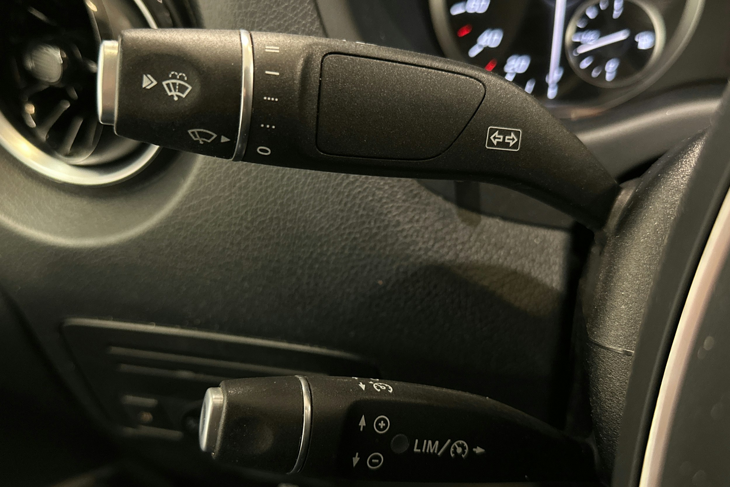 valkoinen Mercedes-Benz Vito 2022 kuva 16.