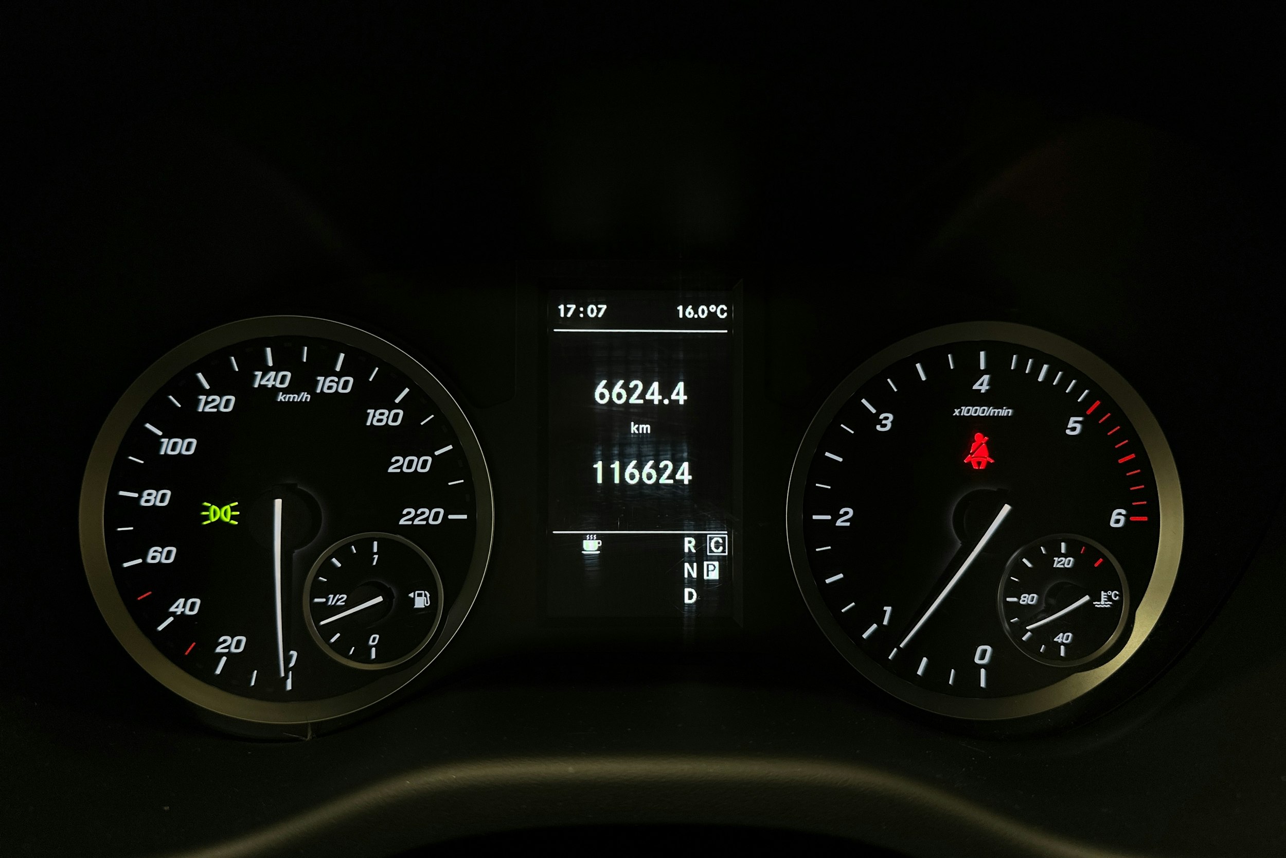 valkoinen Mercedes-Benz Vito 2022 kuva 20.